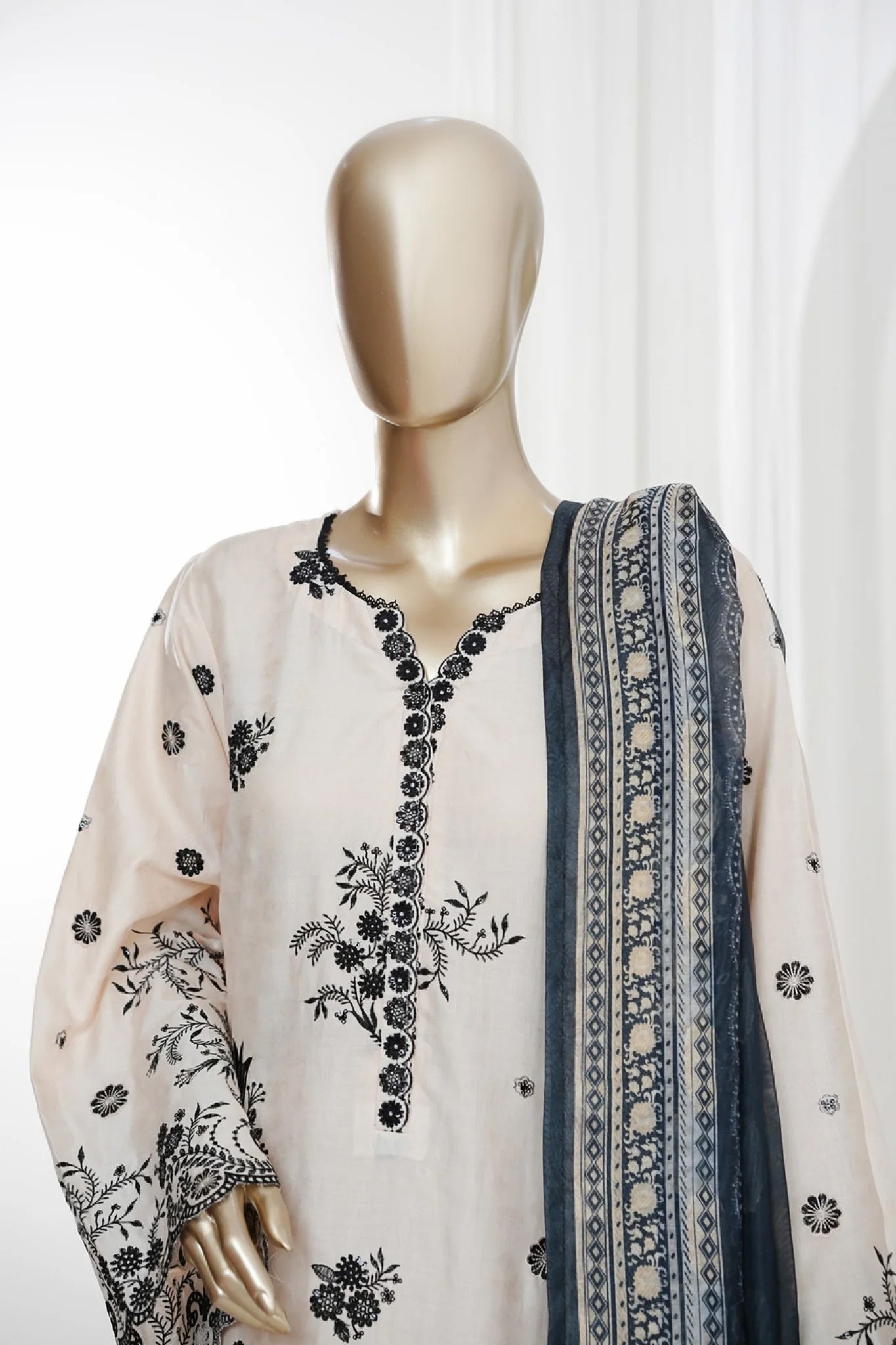 Bin Saeed Stitched 3pc Luxury Embroidered Jacquard Collection - 2026 (D-10)