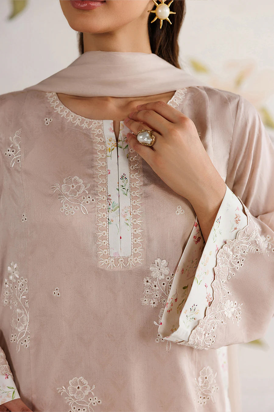 Iznik unstitched Embroidered Exclusive Lawn  Collection - 2026 (UE-687)