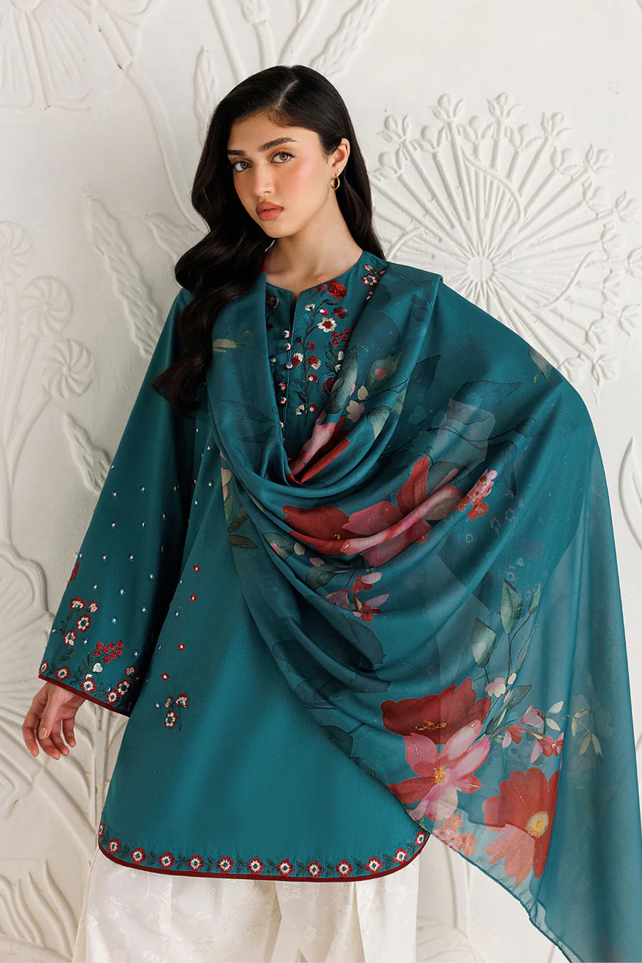 Iznik unstitched Embroidered Exclusive Lawn  Collection - 2026 (UE-688)