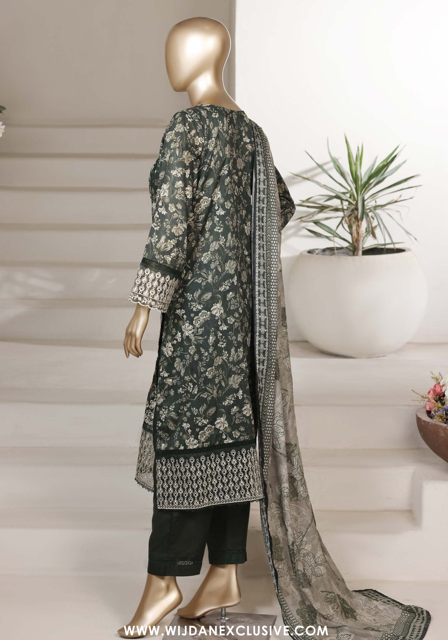 Sadabahar Signature Stitched Embroidered Lawn Vol-IV Collection - 2026 (D-01)
