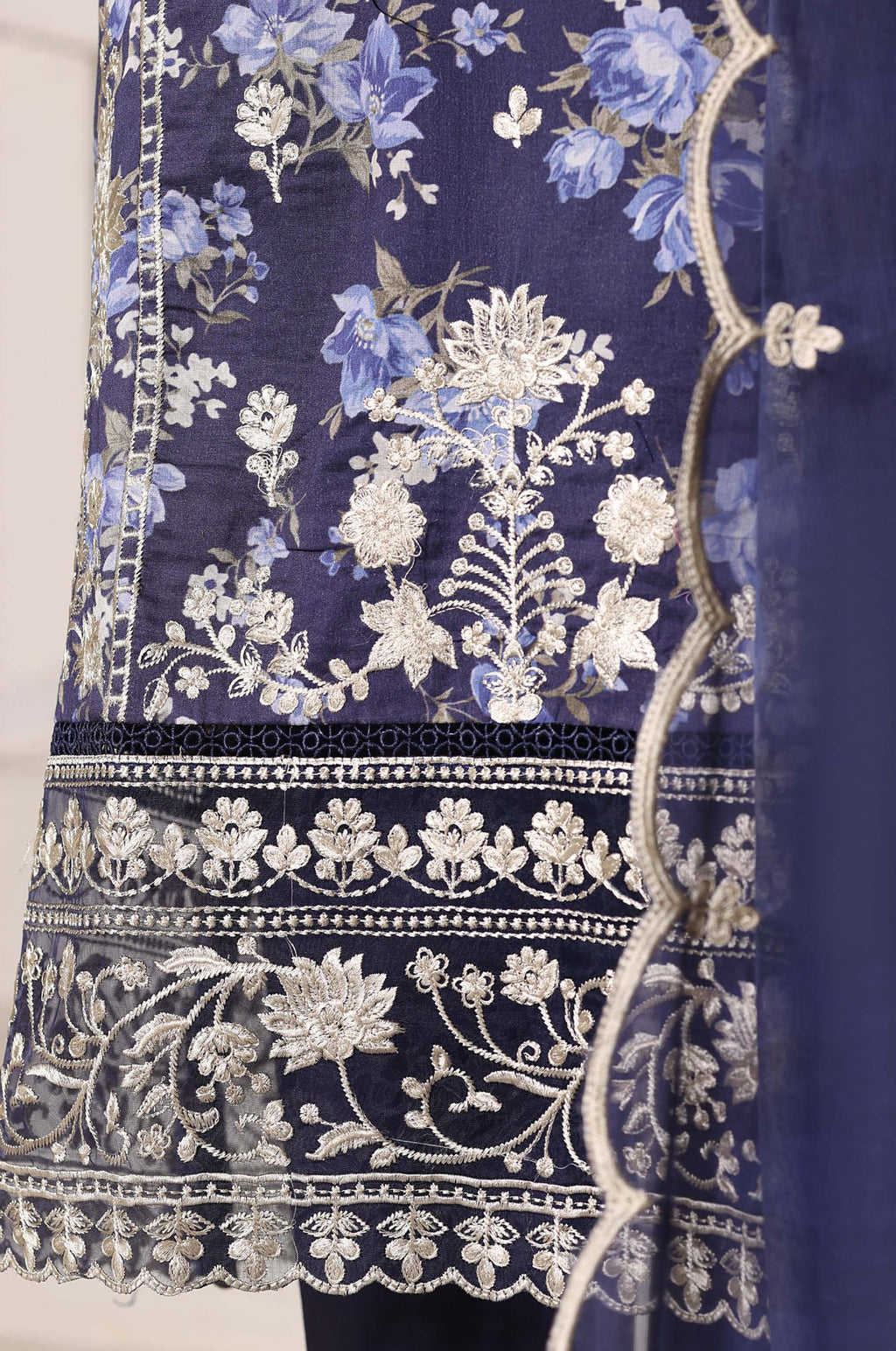 Sadabahar Signature Stitched Embroidered Lawn Vol-III Collection - 2026 (D-01)