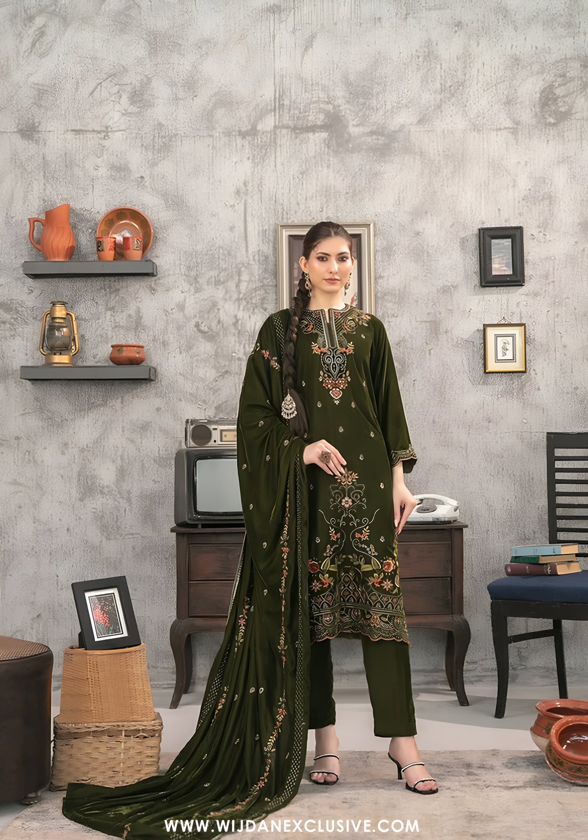 Yaadein by Tawakkal | Unstitched Fancy Heay Emb Velvet Collection - 2026 (D-5937)