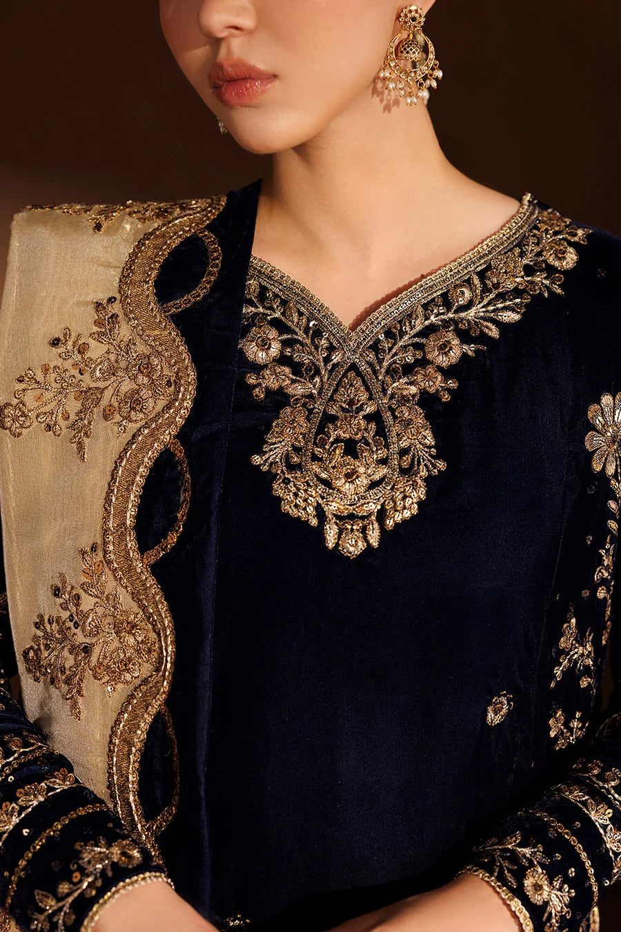 Iznik Unstitched Embroidered Velvet Collection - 2026 (IV-85)