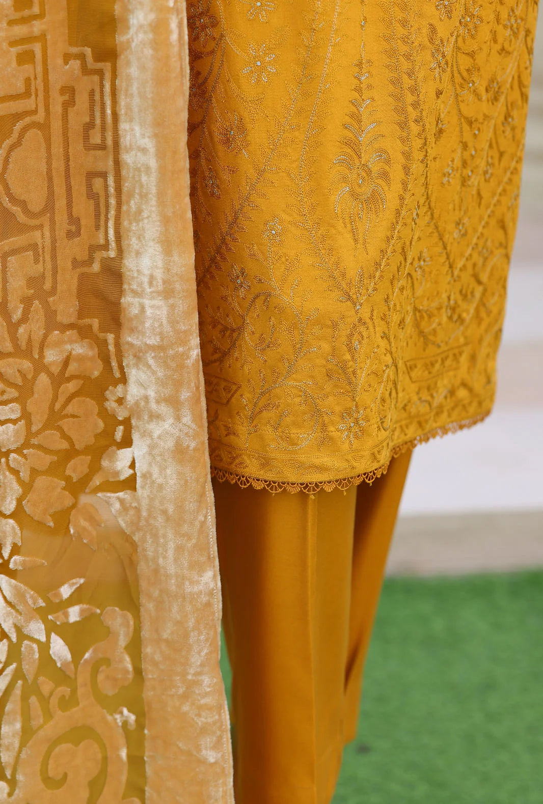 Royel Needleuork by HZ Textile | Unstitched Velevet Embroidered Collection'26 (D-01)