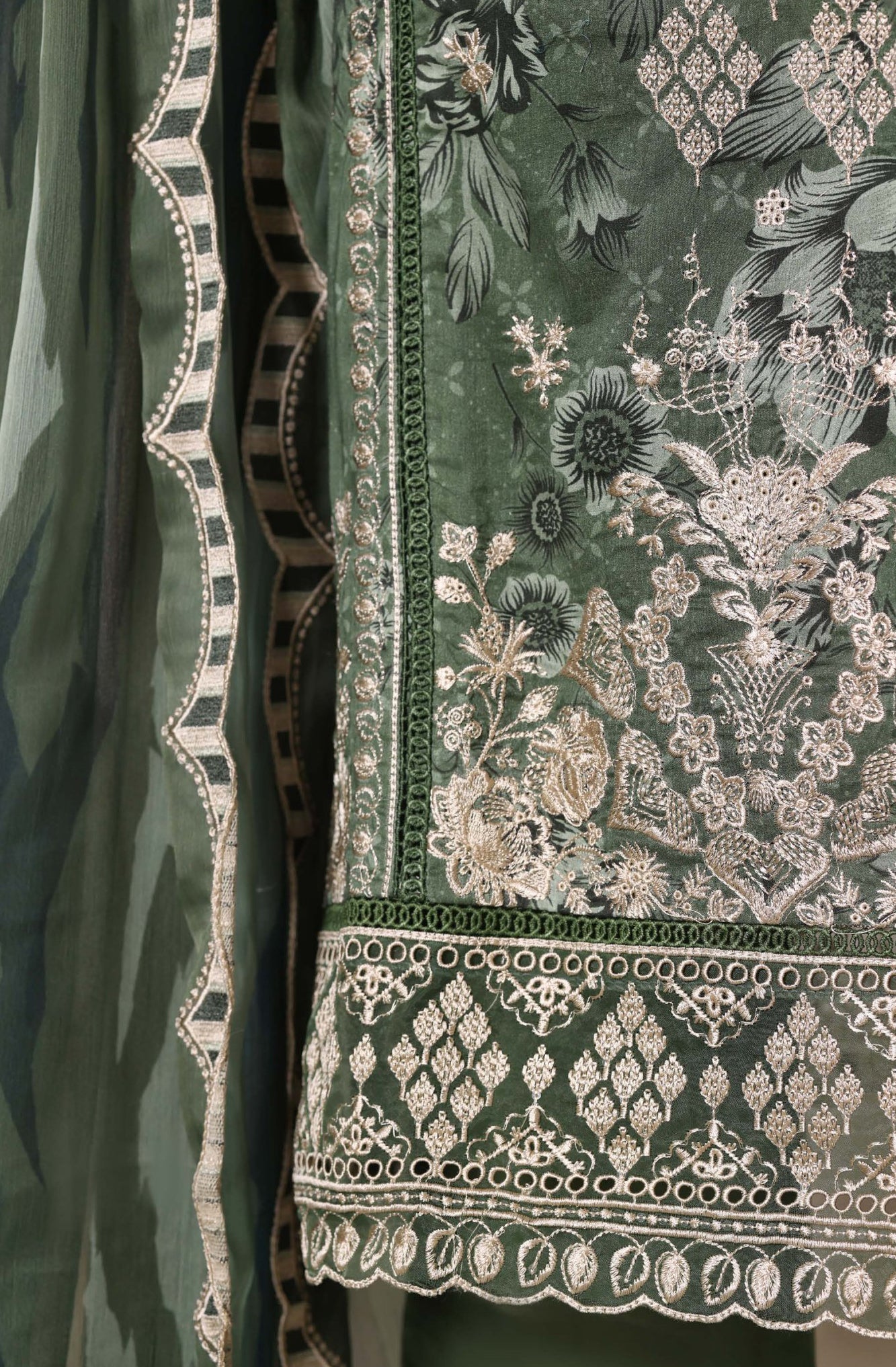 Sadabahar Signature Stitched Embroidered Lawn Vol-III Collection - 2026 (D-02)