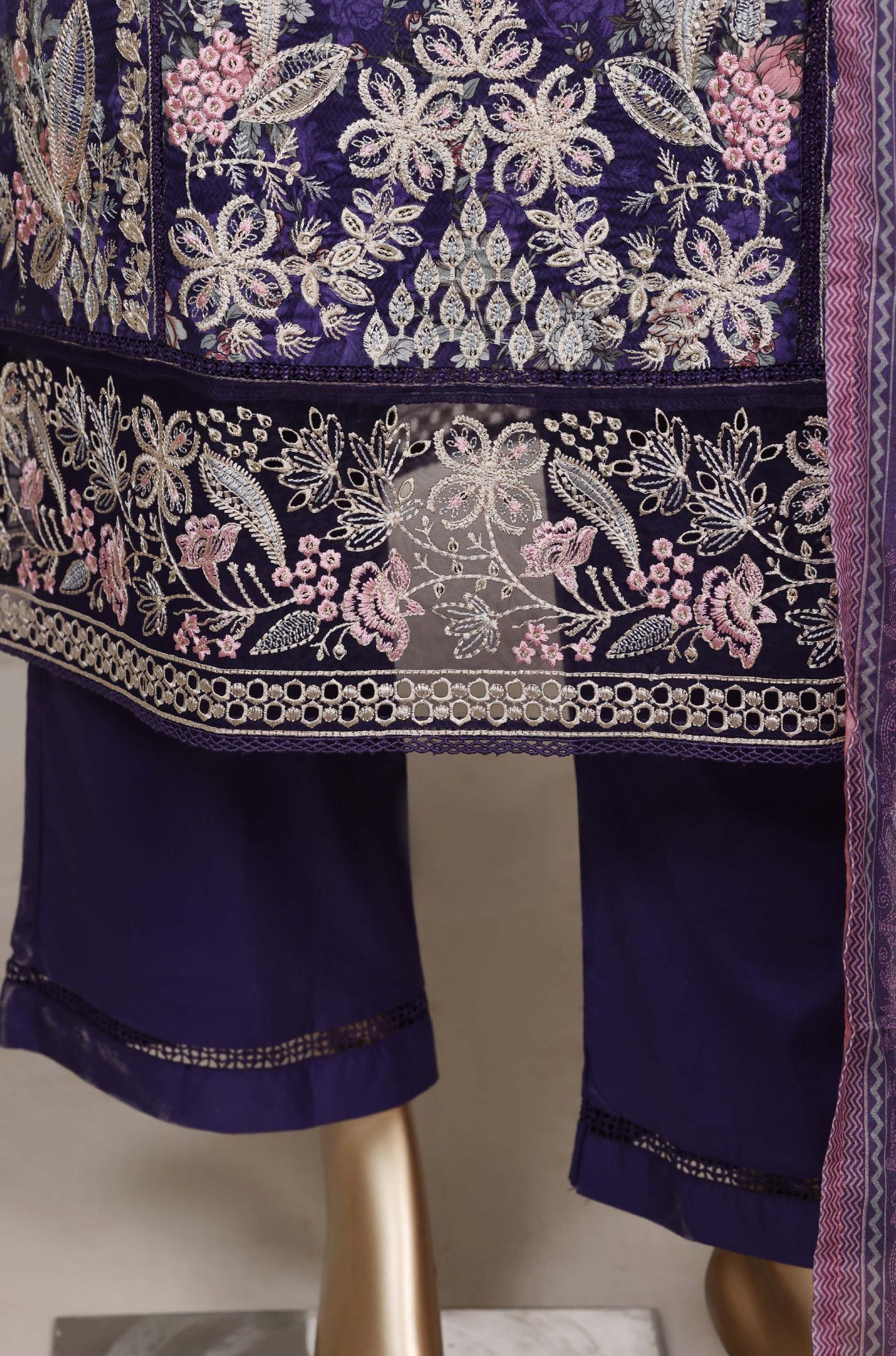 Sadabahar Signature Stitched Embroidered Lawn Vol-IV Collection - 2026 (D-02)