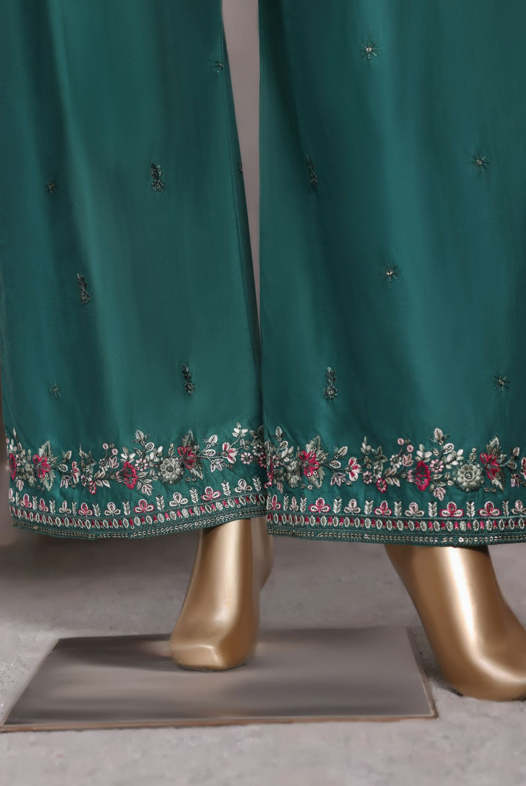 Eclair by Sadabahar | Stitched 3pc Embroidered Lawn Vol-03 Collection - 2026 (D-02)