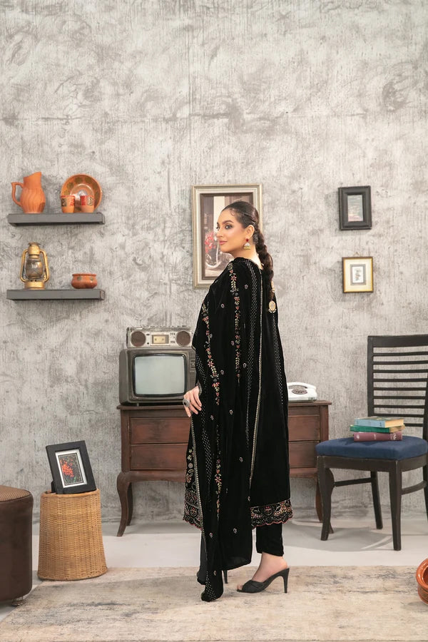 Yaadein by Tawakkal | Unstitched Fancy Heay Emb Velvet Collection - 2026 (D-5936)