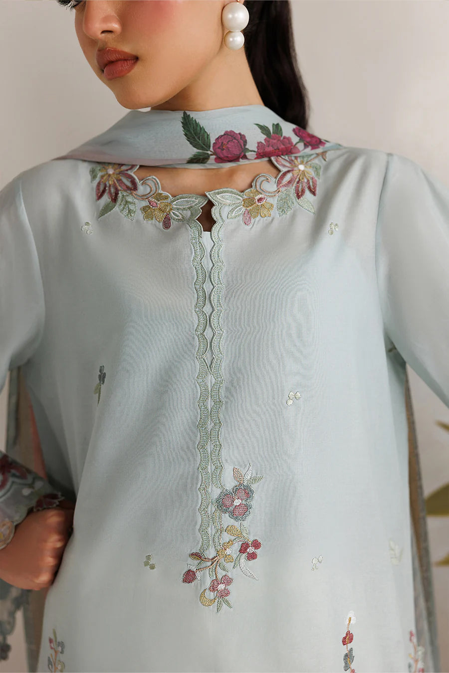 Iznik unstitched Embroidered Exclusive Lawn  Collection - 2026 (UE-679)