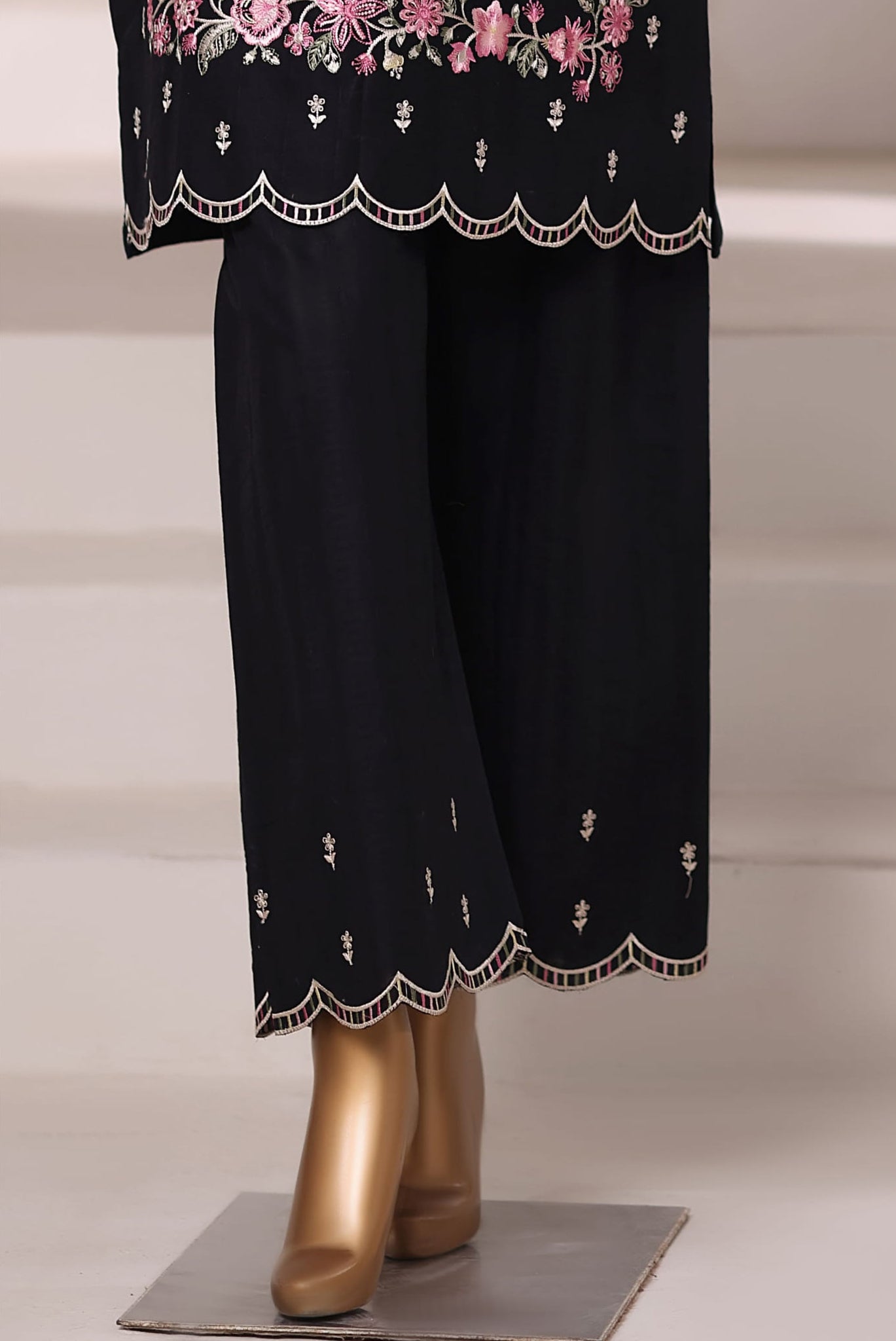 Sadabahar Vybe Stitched Jacquard Embroidered Sets Vol-II Collection - 2025 (BLACK)