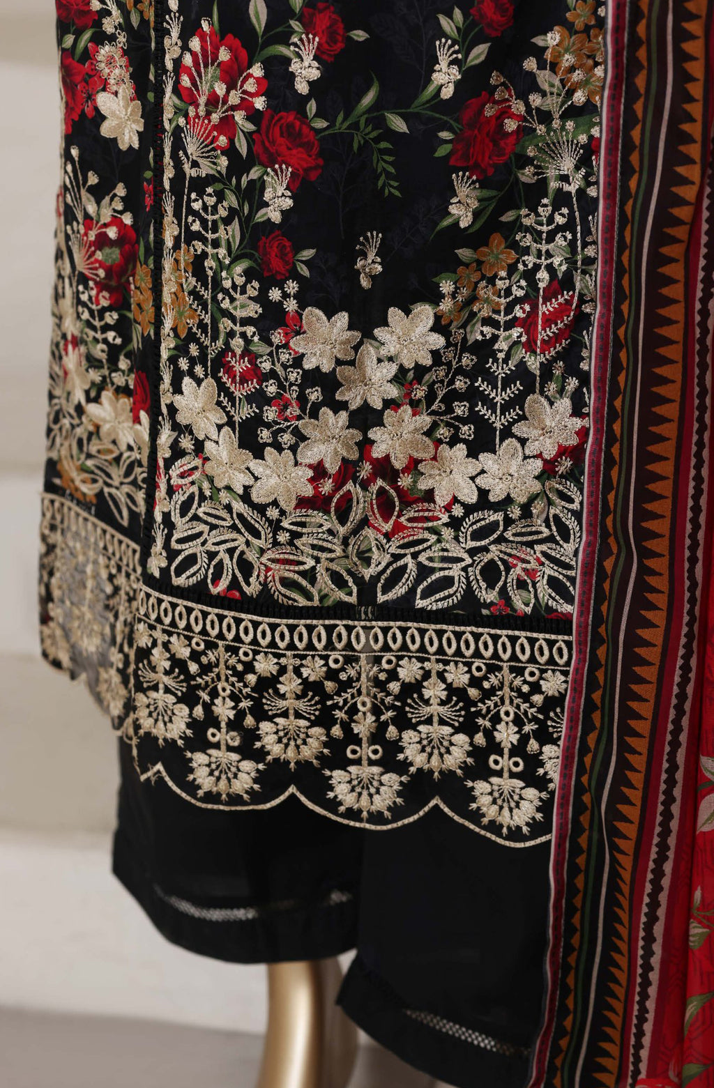 Sadabahar Signature Stitched Embroidered Lawn Vol-IV Collection - 2026 (D-03)