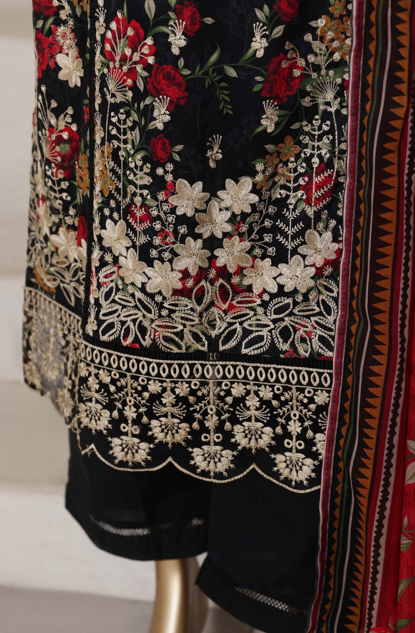 Sadabahar Signature Stitched Embroidered Lawn Vol-IV Collection - 2026 (D-03)