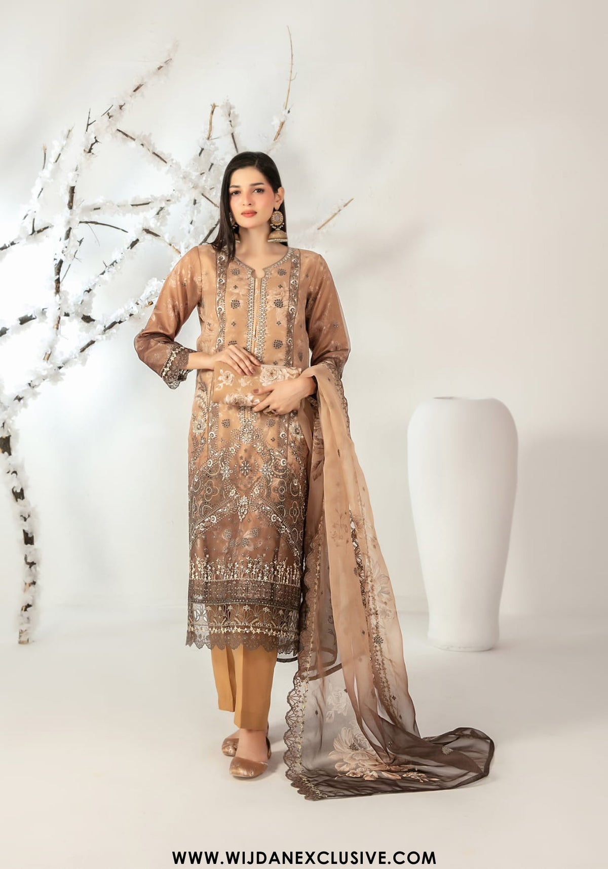 Ishq by Tawakkal | Semi-Stitched Embroidered Organza Complimentary Cluth & Khussa Collection - 2025 D-5133