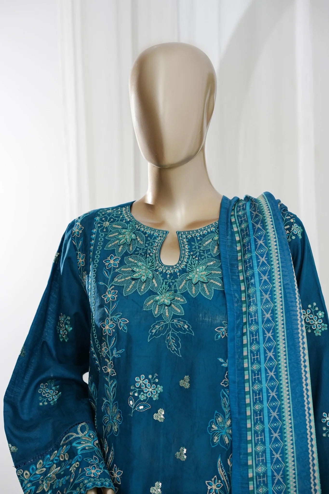 Bin Saeed Stitched 3pc Luxury Embroidered Jacquard Collection - 2026 (D-04)