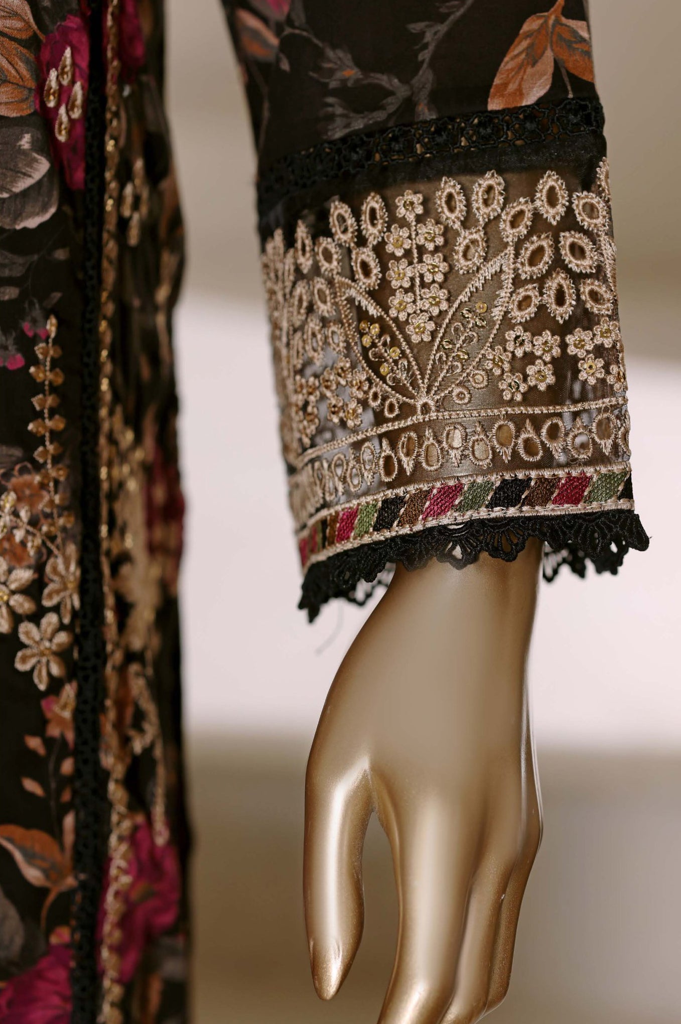 Sadabahar Signature Stitched Embroidered Lawn Vol-III Collection - 2026 (D-04)