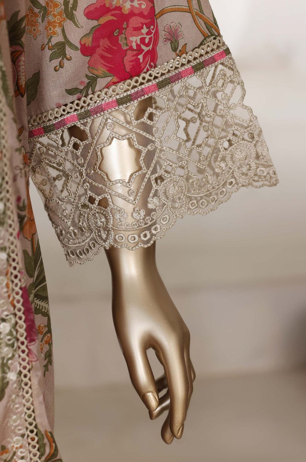 Sadabahar Signature Stitched Embroidered Lawn Vol-IV Collection - 2026 (D-04)