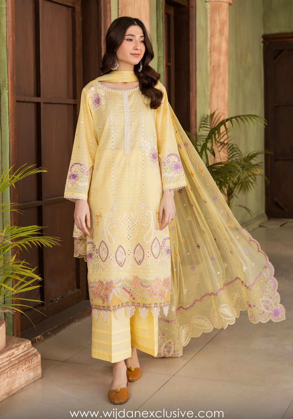 Abisha Un-Stitched Luxury Lawn Collection'25 D-04