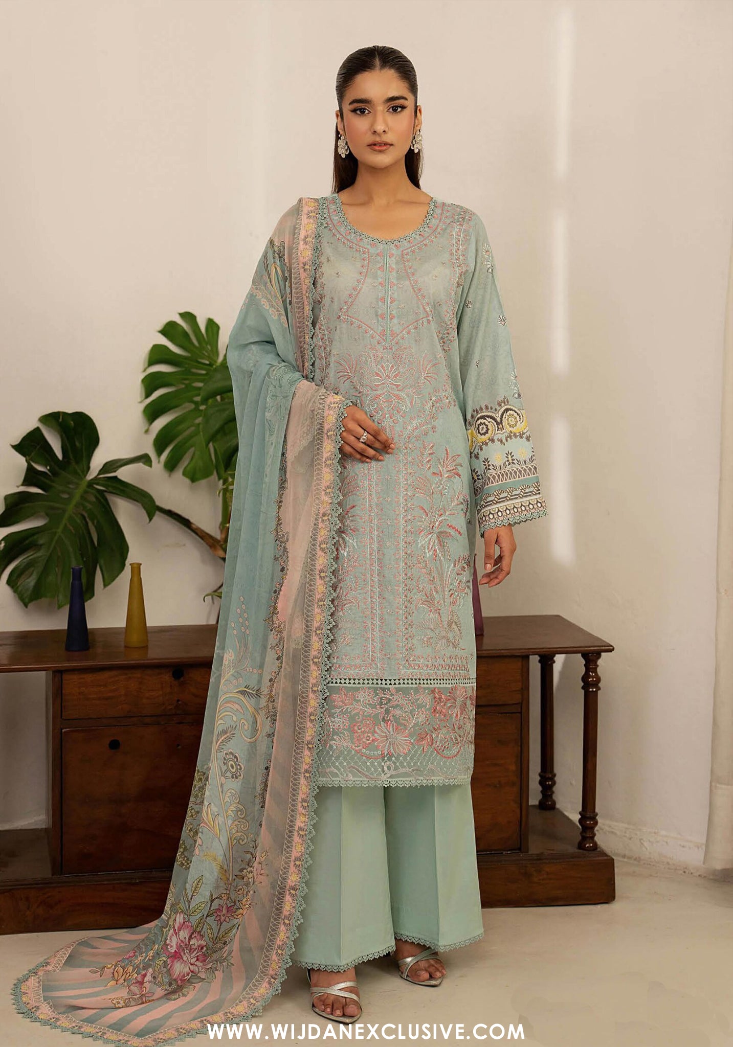 Mashaal by Ramsha | Unstitched Luxury Lawn Vol-16 Collection - 2026 (D-04)