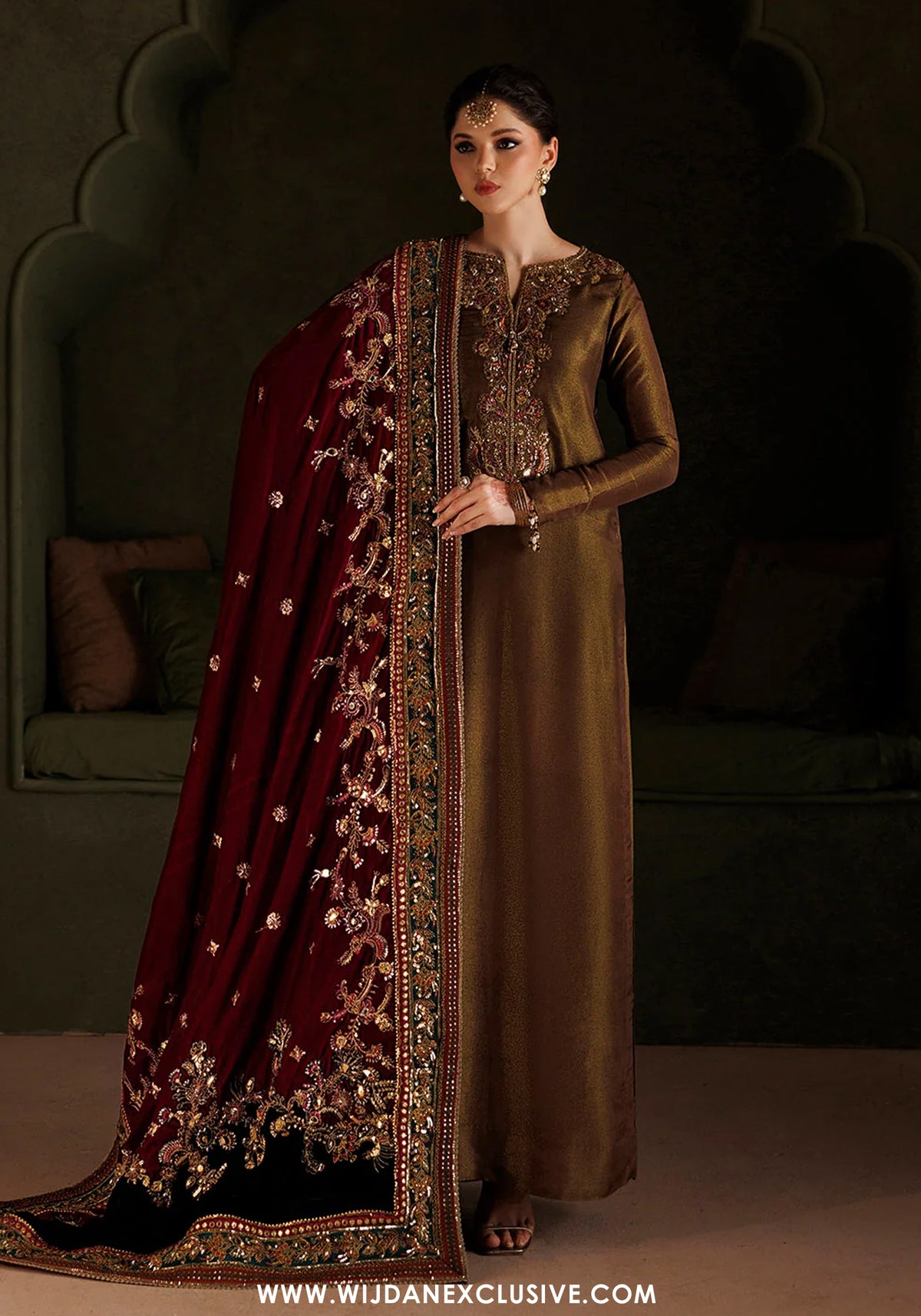 Iznik Unstitched Embroidered Velvet Collection - 2026 (IV-83)