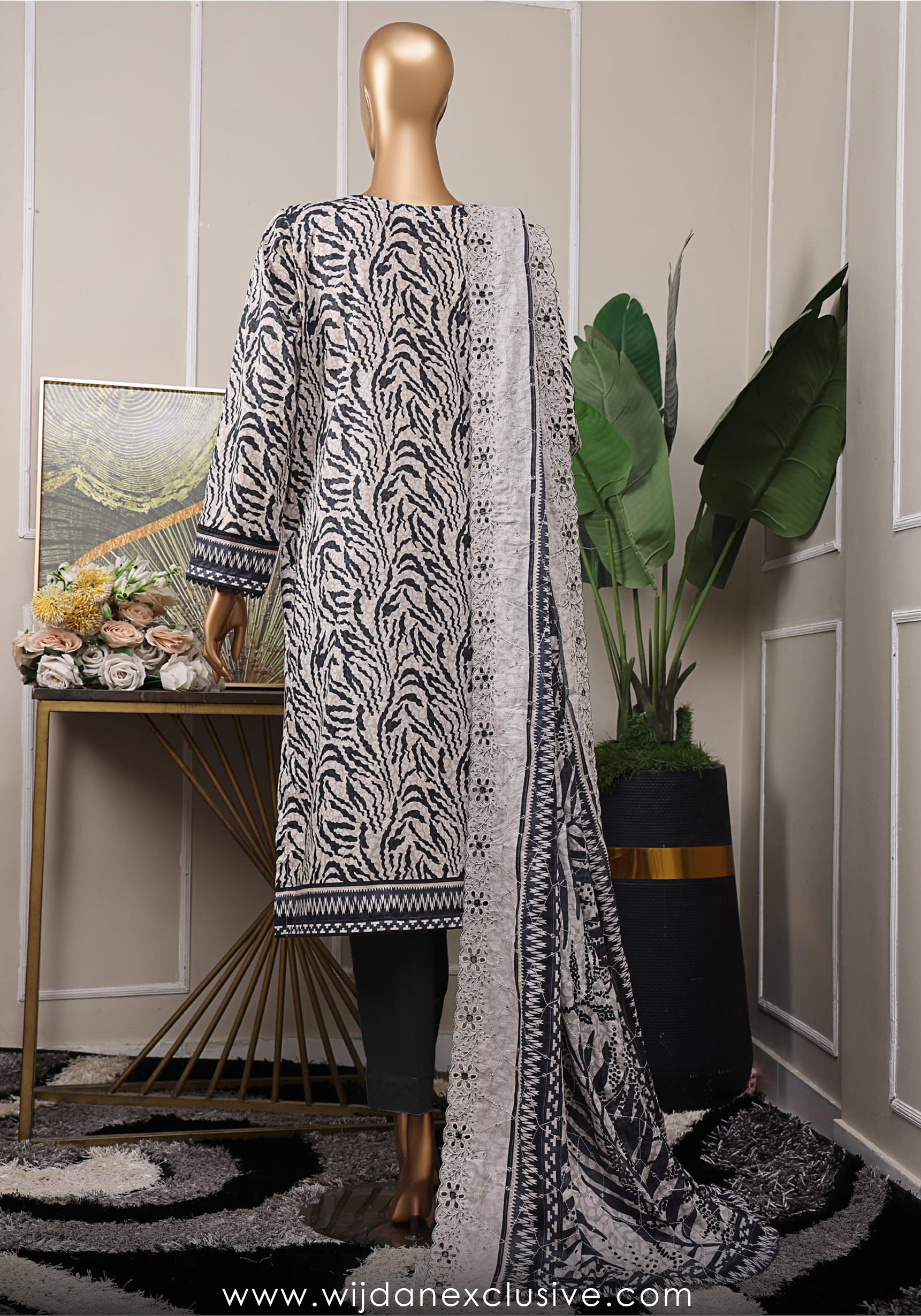 HZ Premium Printed & Embroidered Lawn Collection Vol-06 D-04