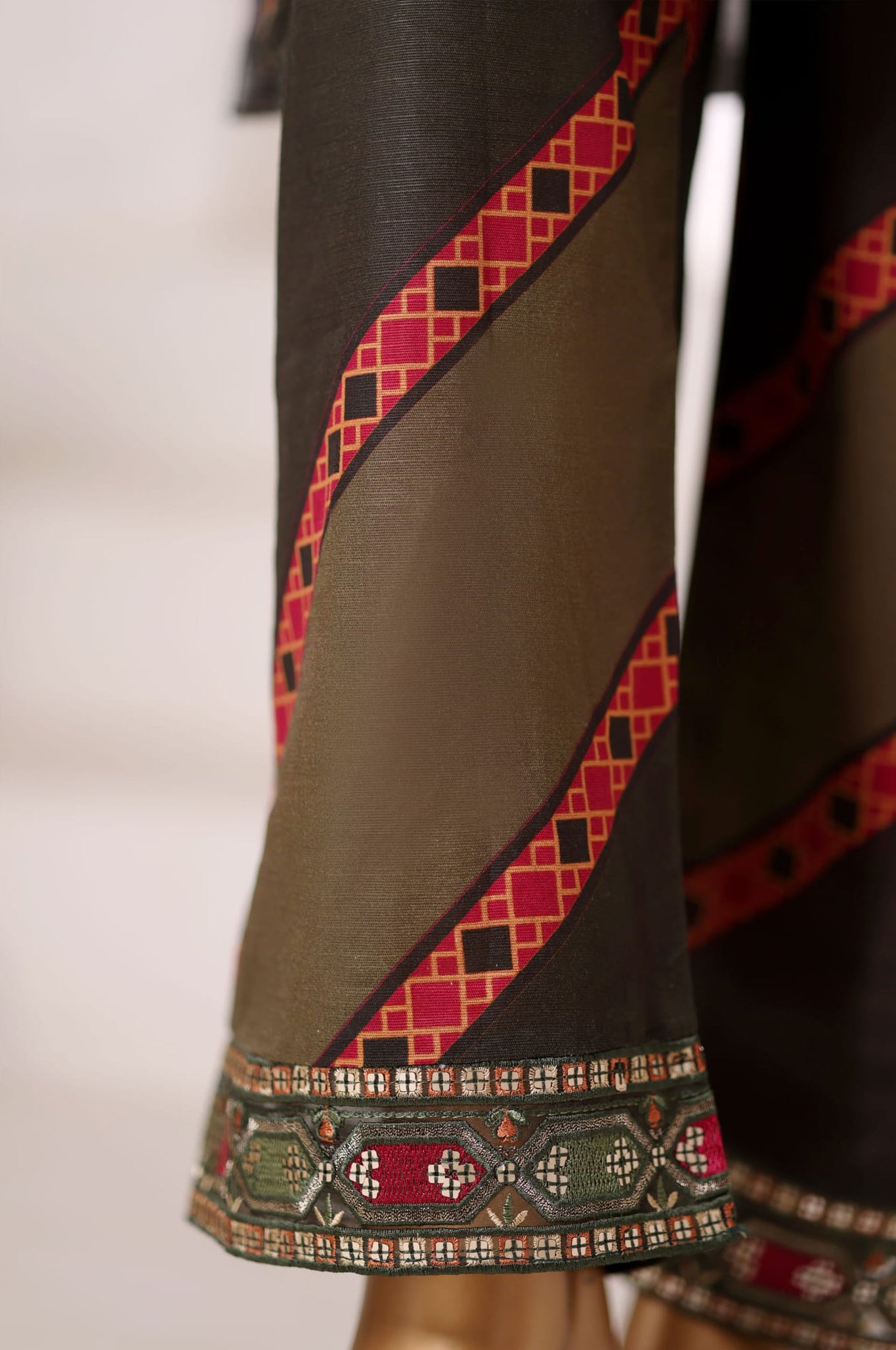 Malika by Sadabahar | Stitched Embroidered Khaddar Collection - 2025 (BROWN)