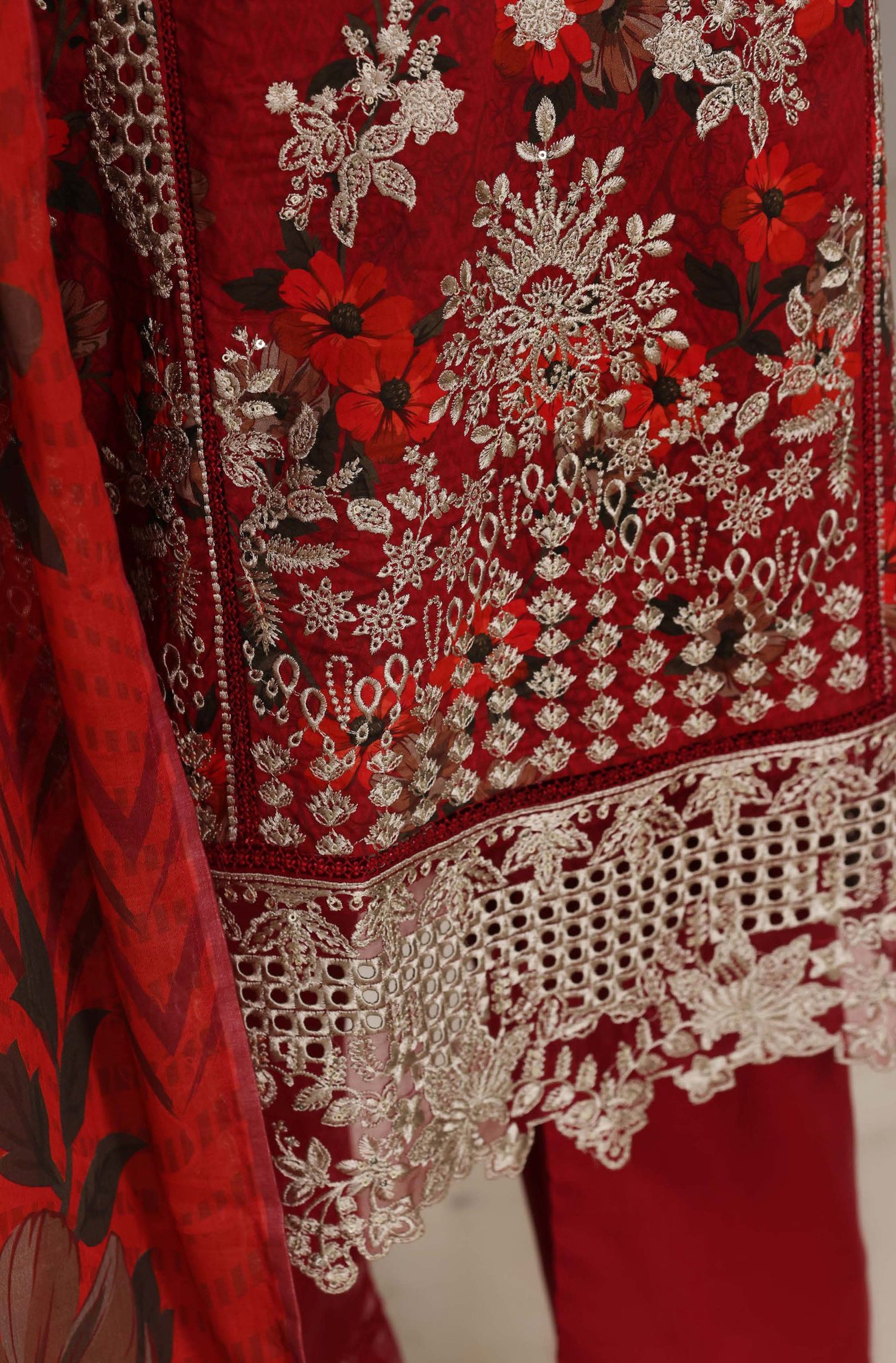 Sadabahar Signature Stitched Embroidered Lawn Vol-IV Collection - 2026 (D-05)