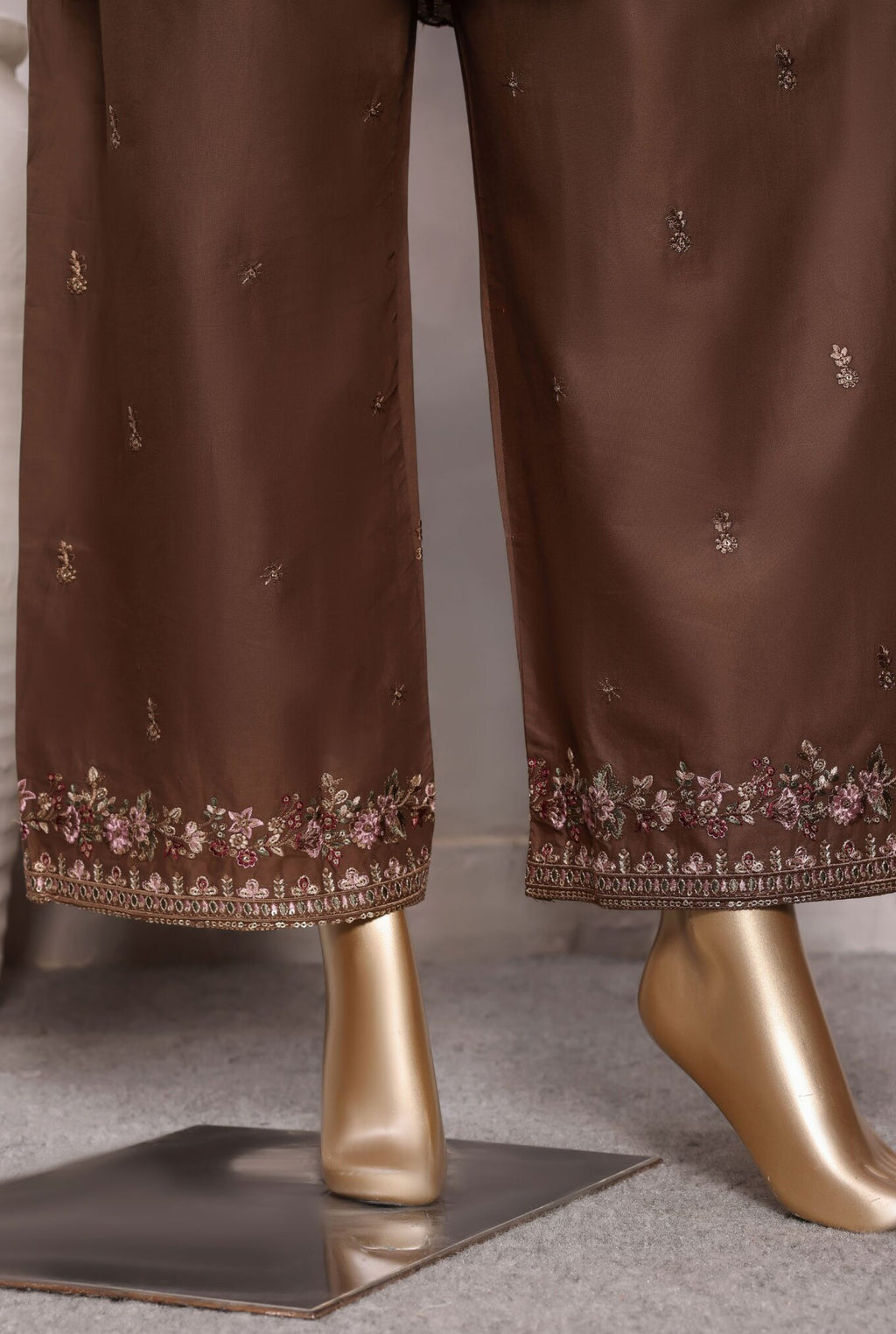Eclair by Sadabahar | Stitched 3pc Embroidered Lawn Vol-03 Collection - 2026 (D-05)