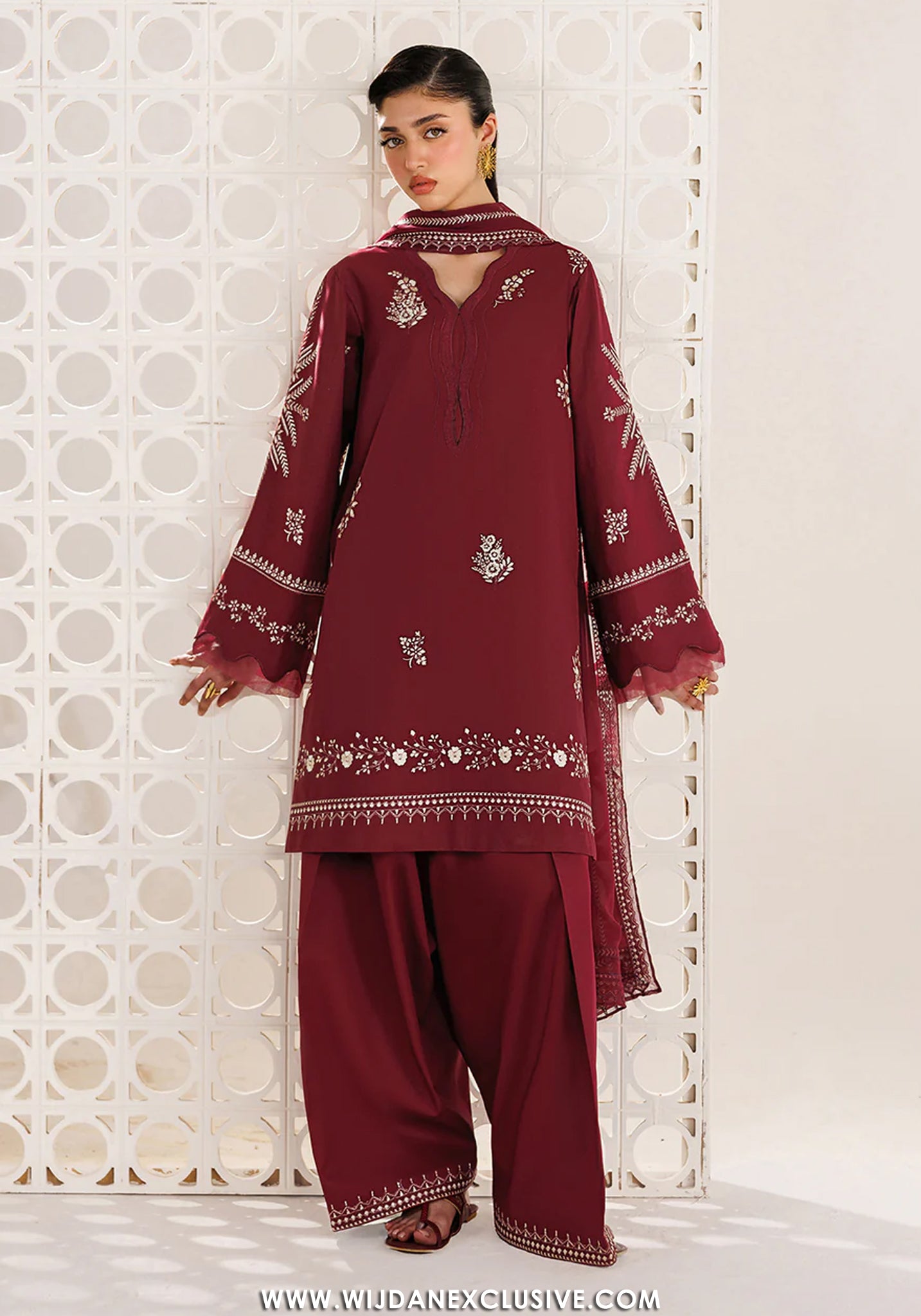 Iznik unstitched Embroidered Exclusive Lawn  Collection - 2026 (UE-682)