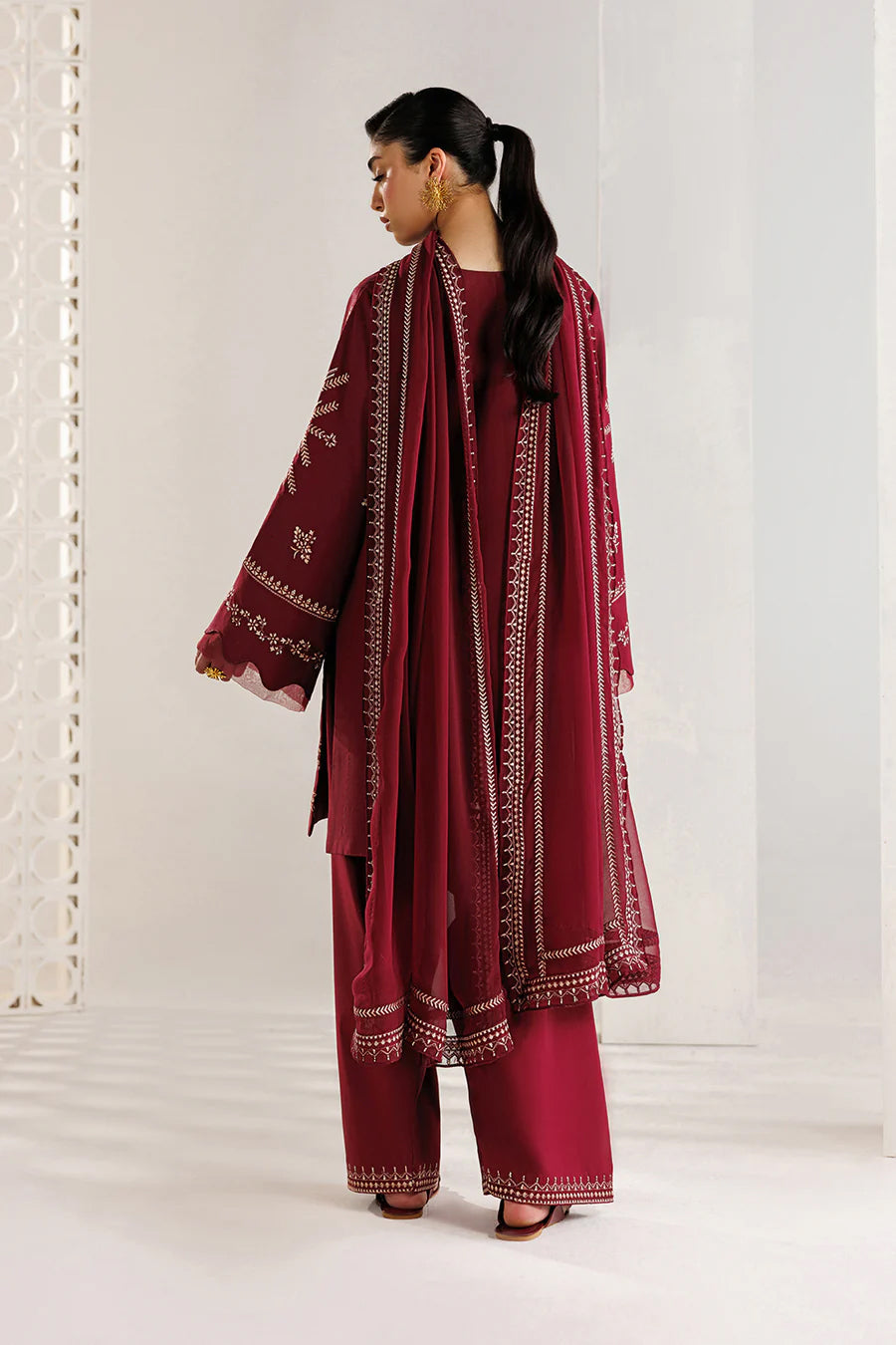 Iznik unstitched Embroidered Exclusive Lawn  Collection - 2026 (UE-682)