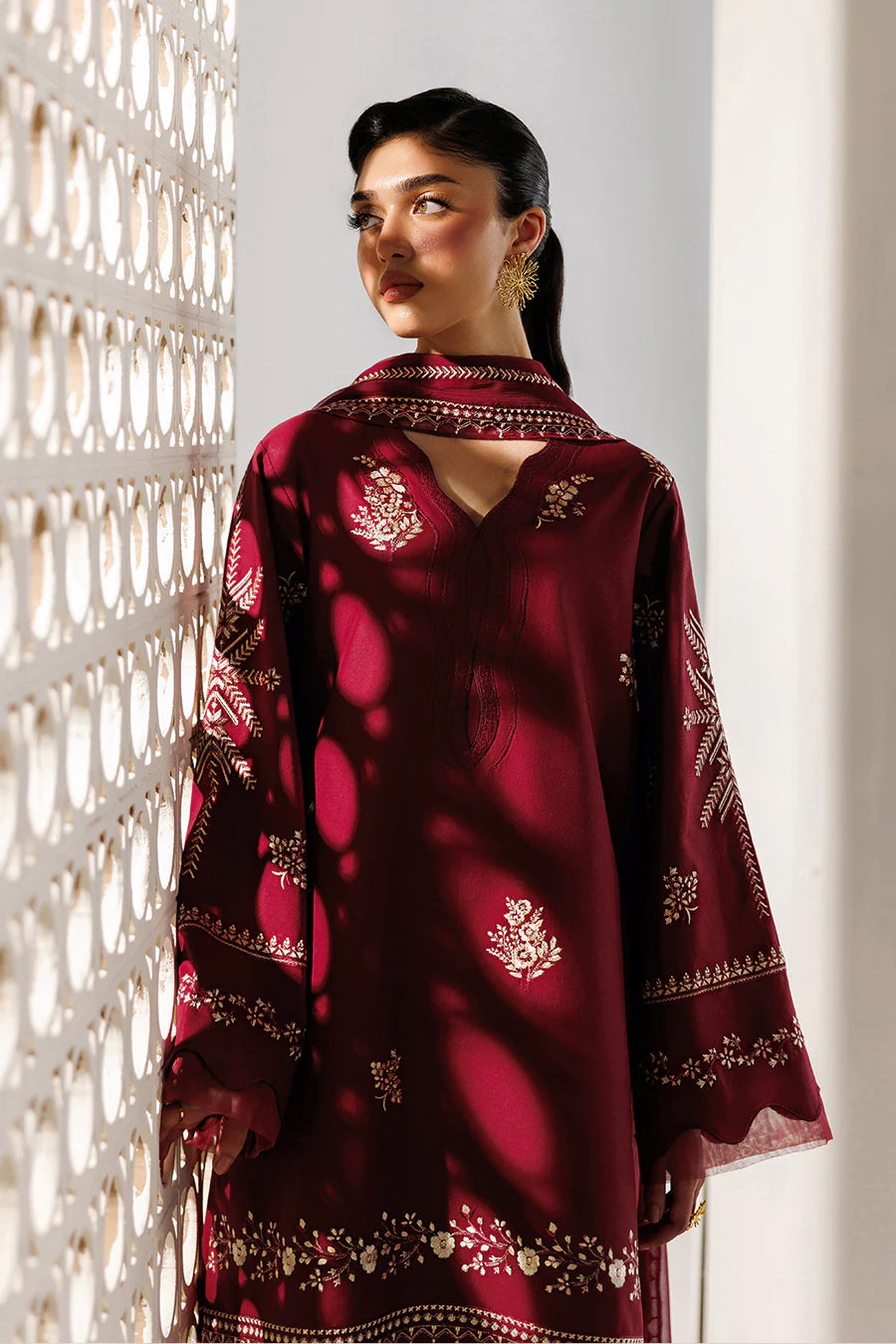 Iznik unstitched Embroidered Exclusive Lawn  Collection - 2026 (UE-682)