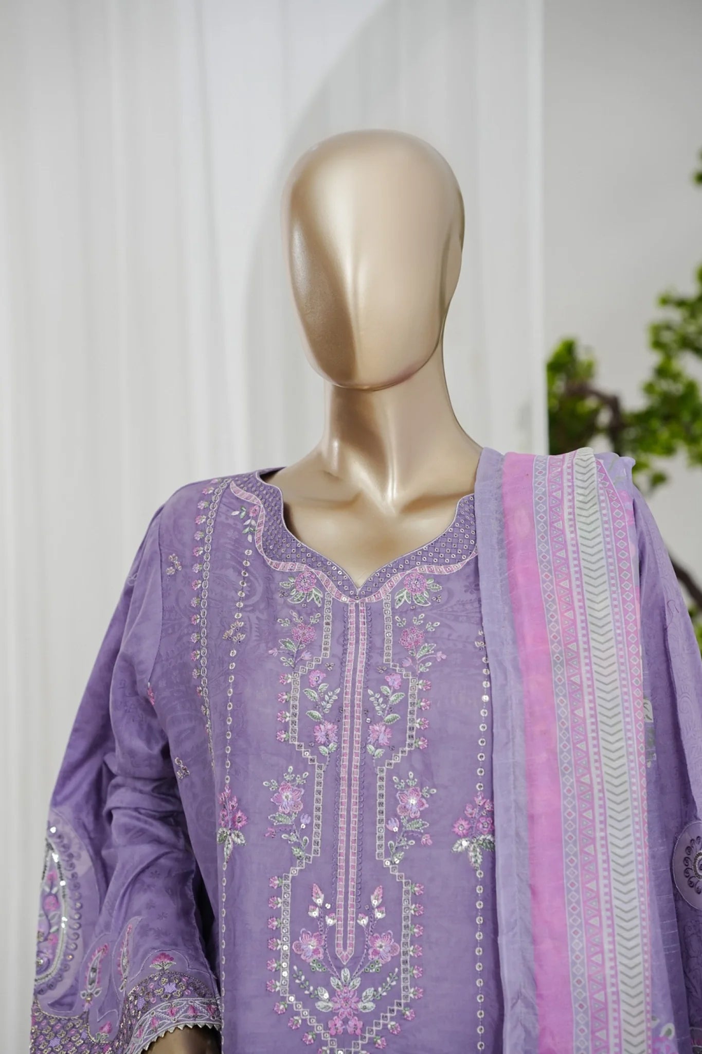 Bin Saeed Stitched 3pc Luxury Embroidered Jacquard Collection - 2026 (D-06)