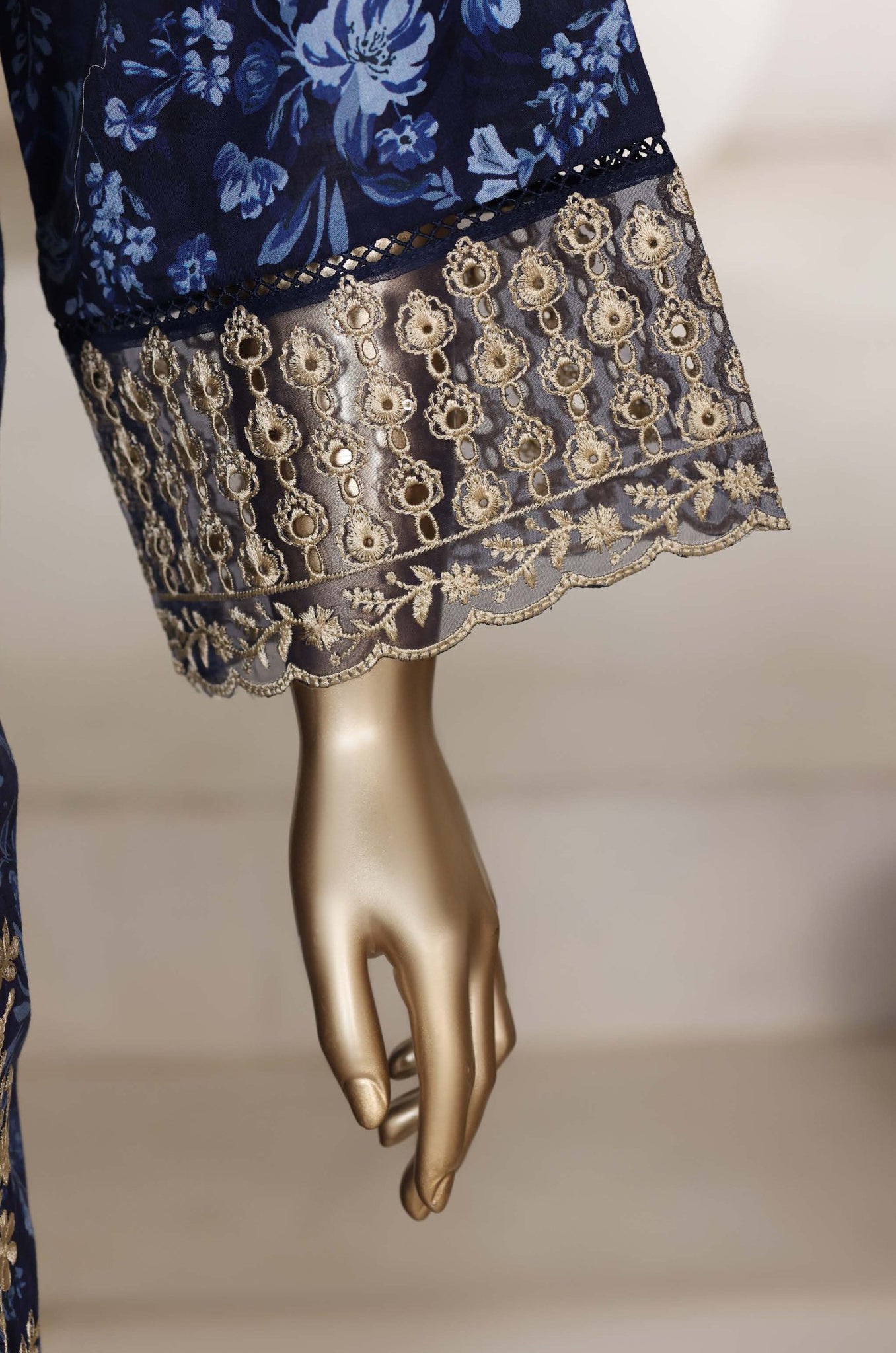 Sadabahar Signature Stitched Embroidered Lawn Vol-IV Collection - 2026 (D-06)