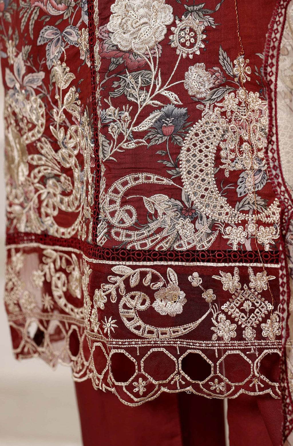Sadabahar Signature Stitched Embroidered Lawn Vol-III Collection - 2026 (D-06)