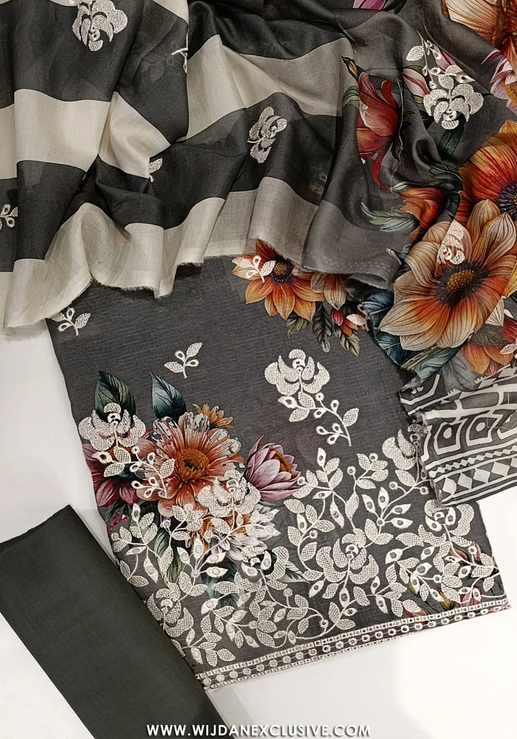 Naskani Embroidered Unstitched Lawn Vol-01 Collection - 2026 D-06