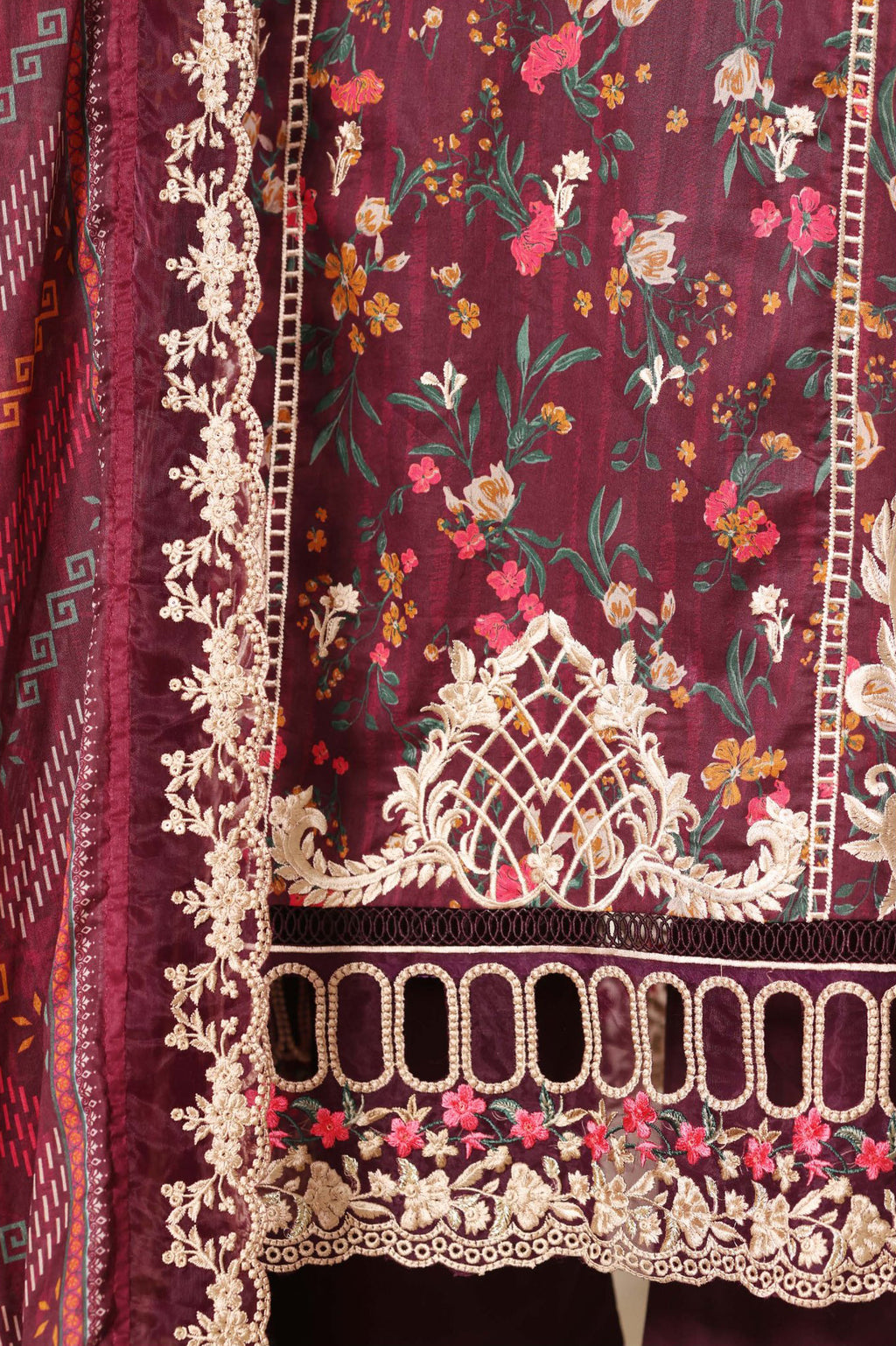 Sadabahar Signature Stitched Embroidered Lawn Vol-II Collection - 2026 (D-07)