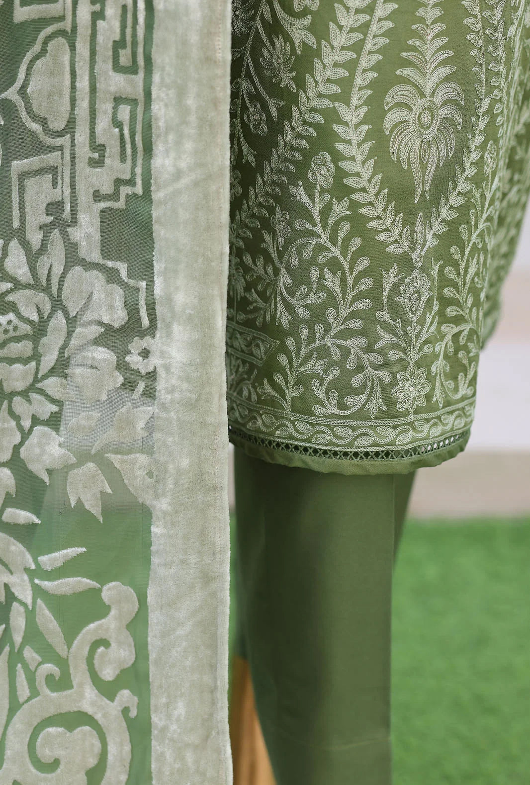 Royel Needleuork by HZ Textile | Unstitched Velevet Embroidered Collection'26 (D-07)