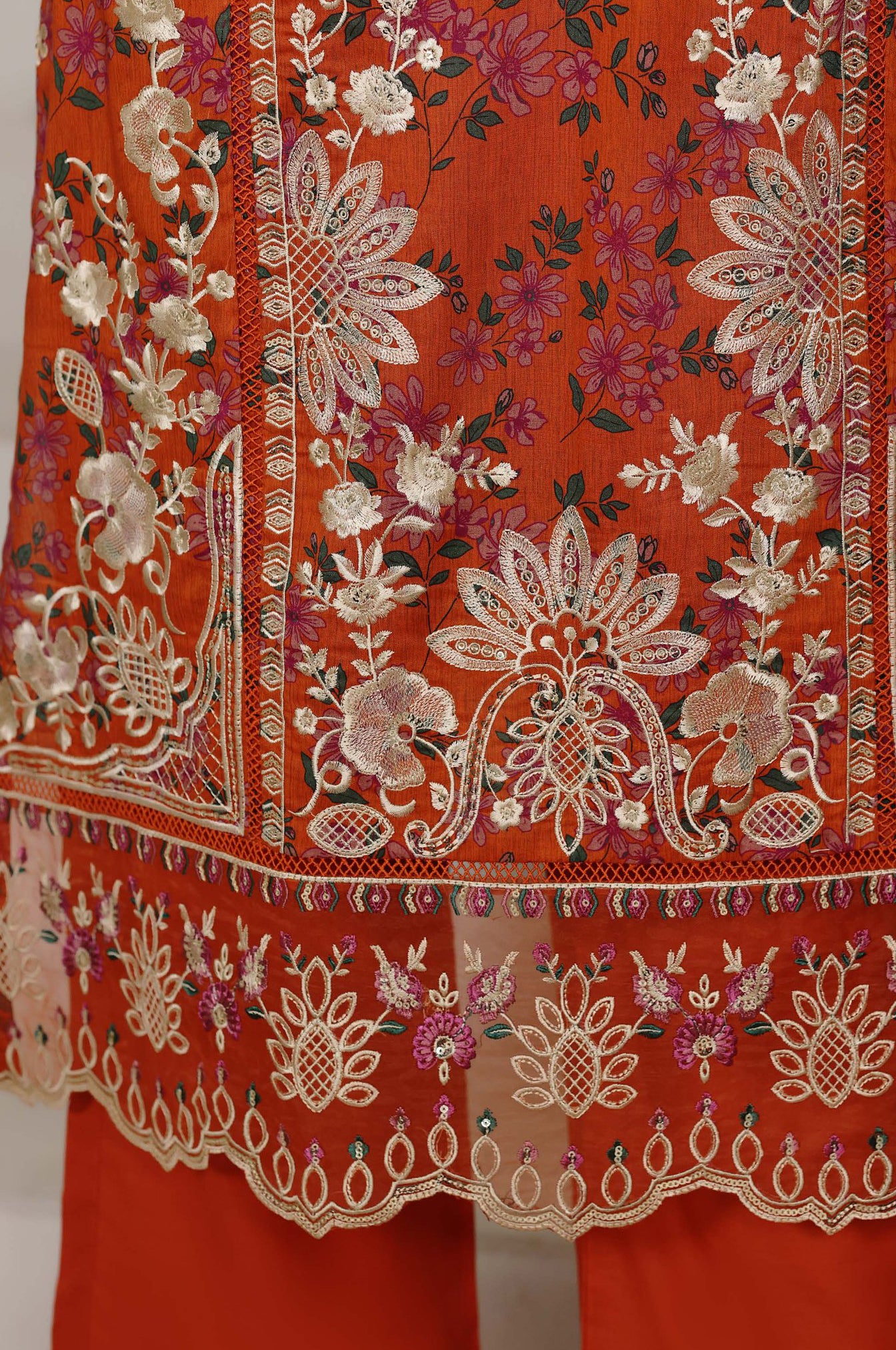 Sadabahar Signature Stitched Embroidered Lawn Vol-IV Collection - 2026 (D-07)