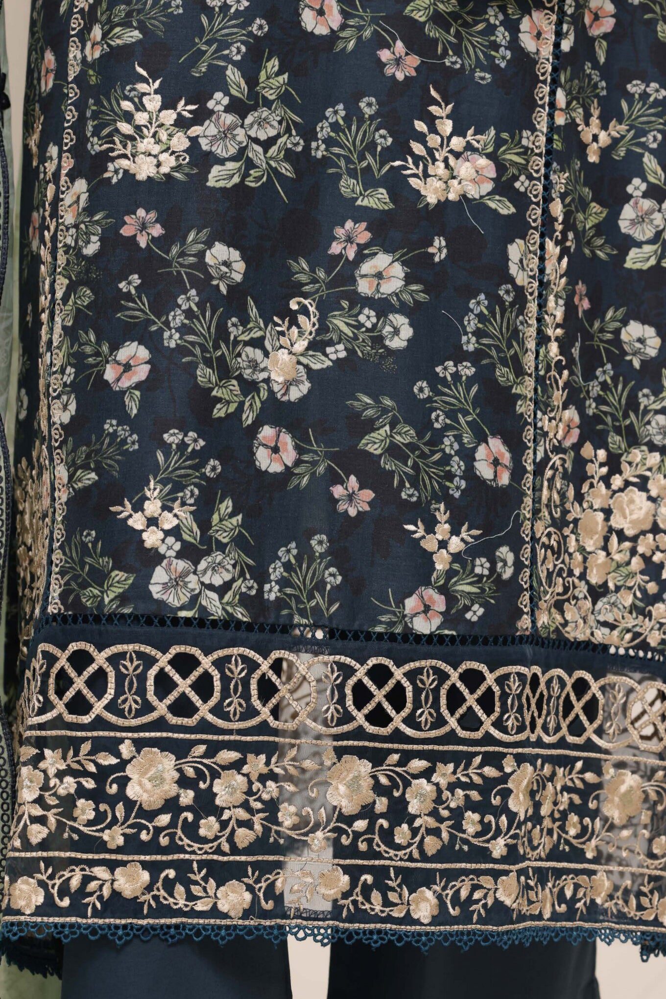 Signature by Sadabahar | Stitched Embroidered Festive Collection - 2026 (D-07)
