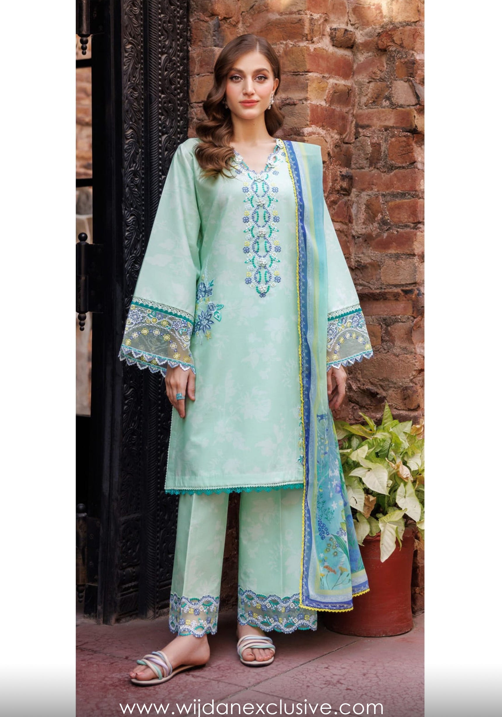 Seraya Un-Stitched Lawn Collection by Farasha D-07