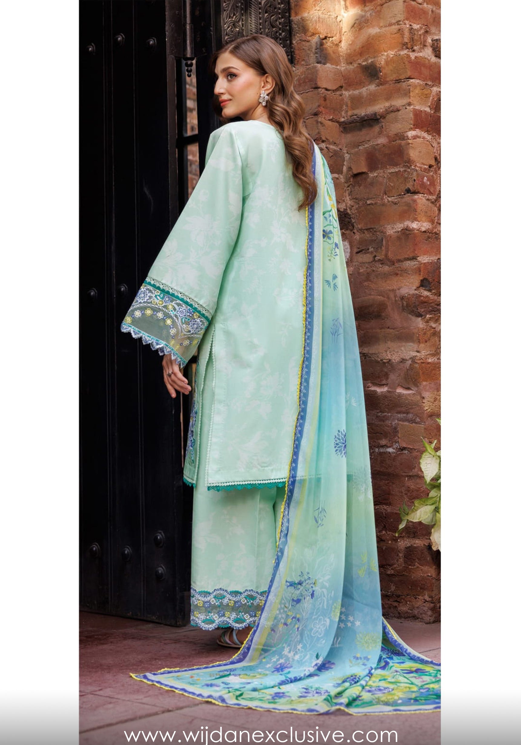Seraya Un-Stitched Lawn Collection by Farasha D-07