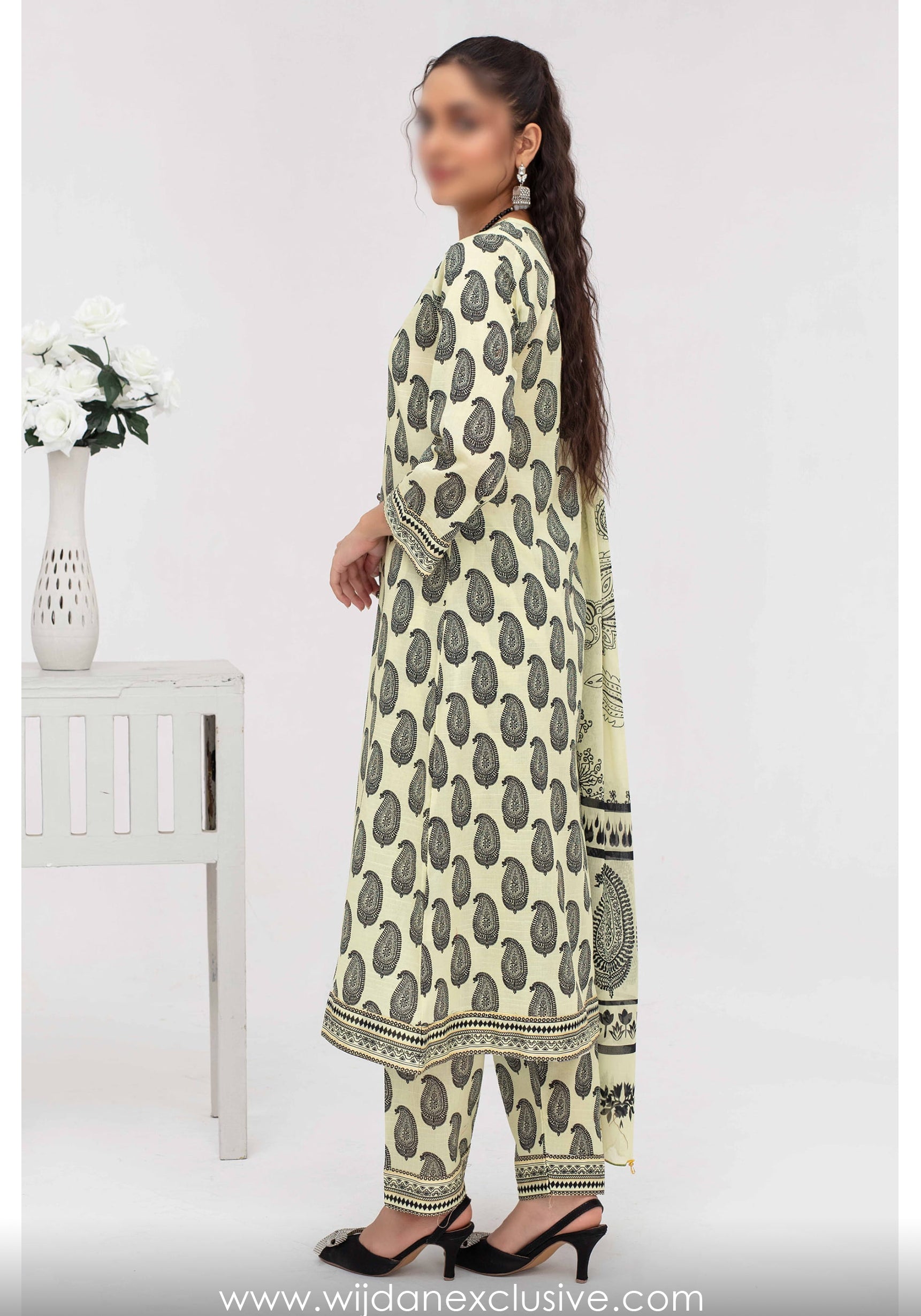 Aleezay Superior Airjet Bana Dora Lawn Collection by Fatima's D-07