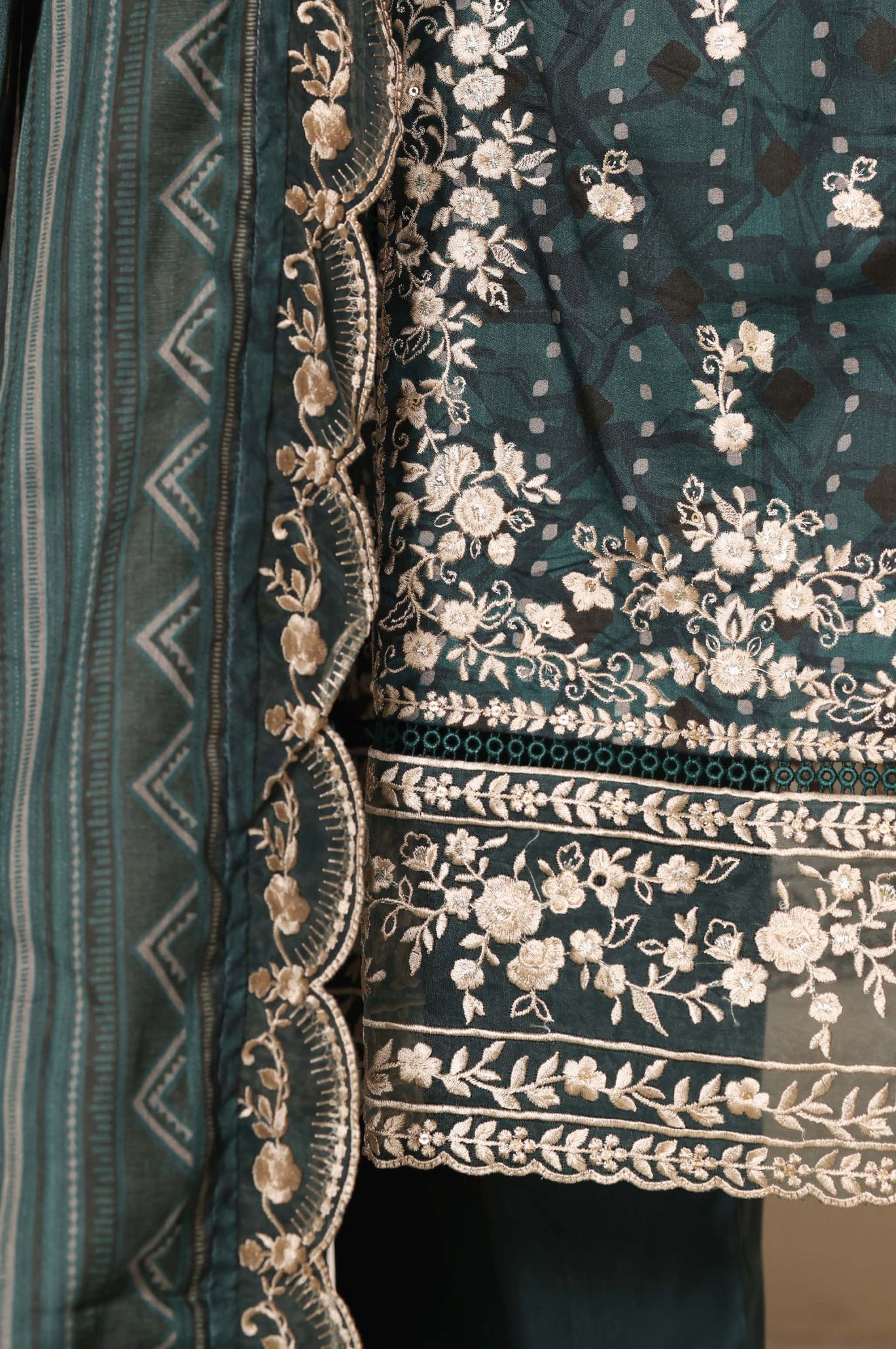 Sadabahar Signature Stitched Embroidered Lawn Vol-II Collection - 2026 (D-08)