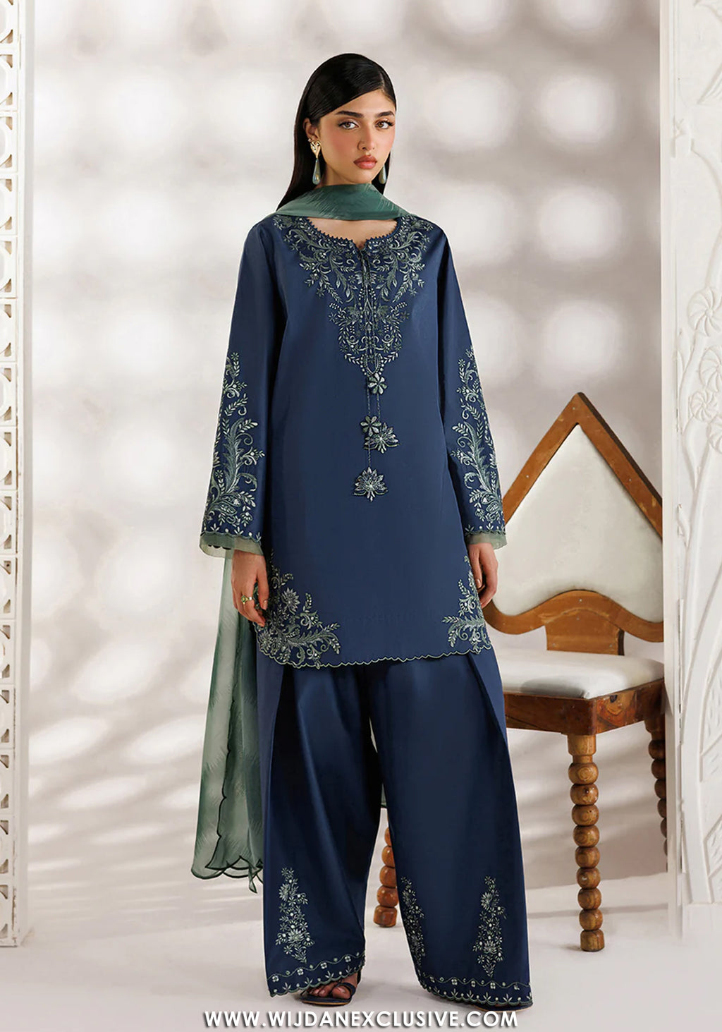 Iznik unstitched Embroidered Exclusive Lawn  Collection - 2026 (UE-685)