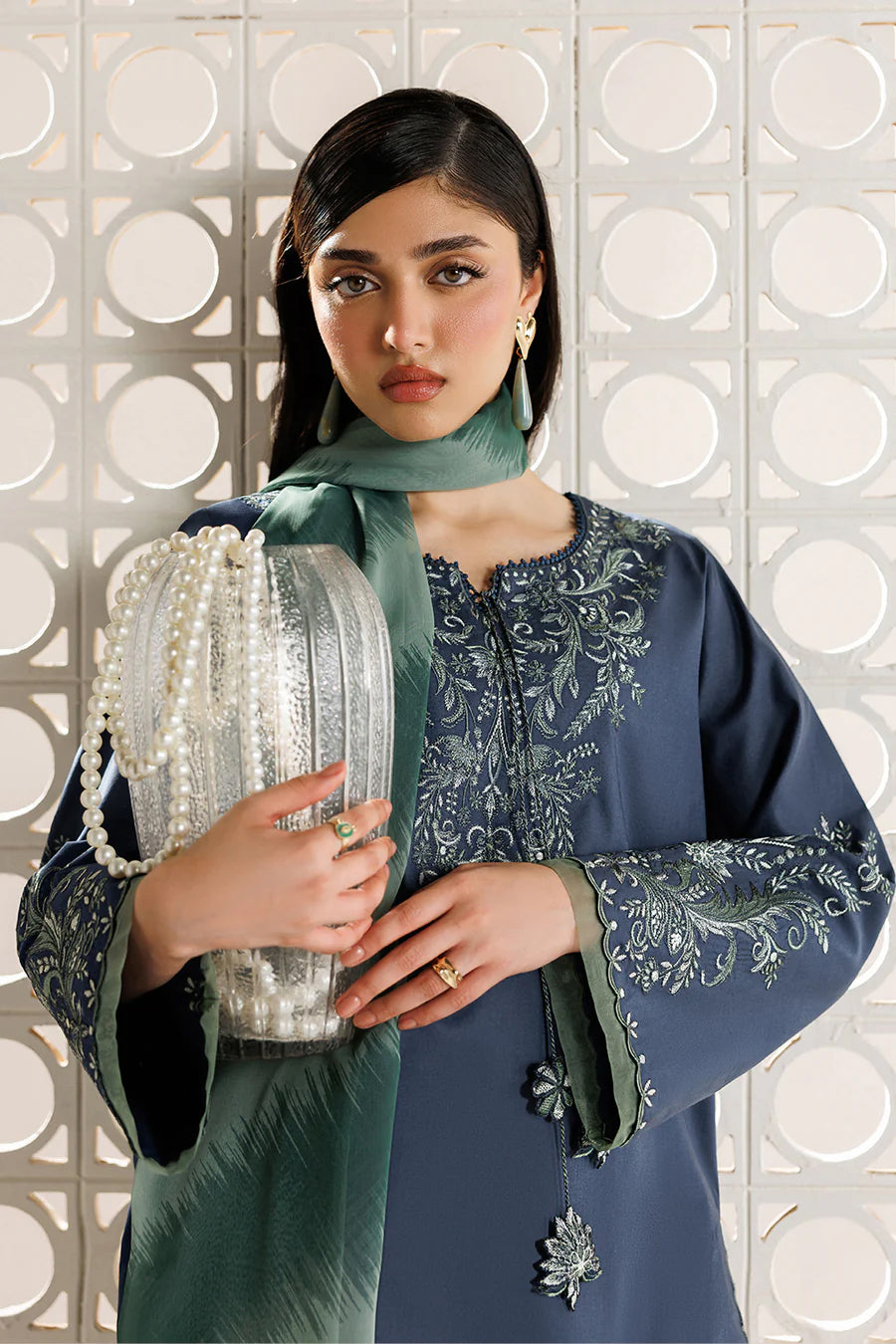 Iznik unstitched Embroidered Exclusive Lawn  Collection - 2026 (UE-685)