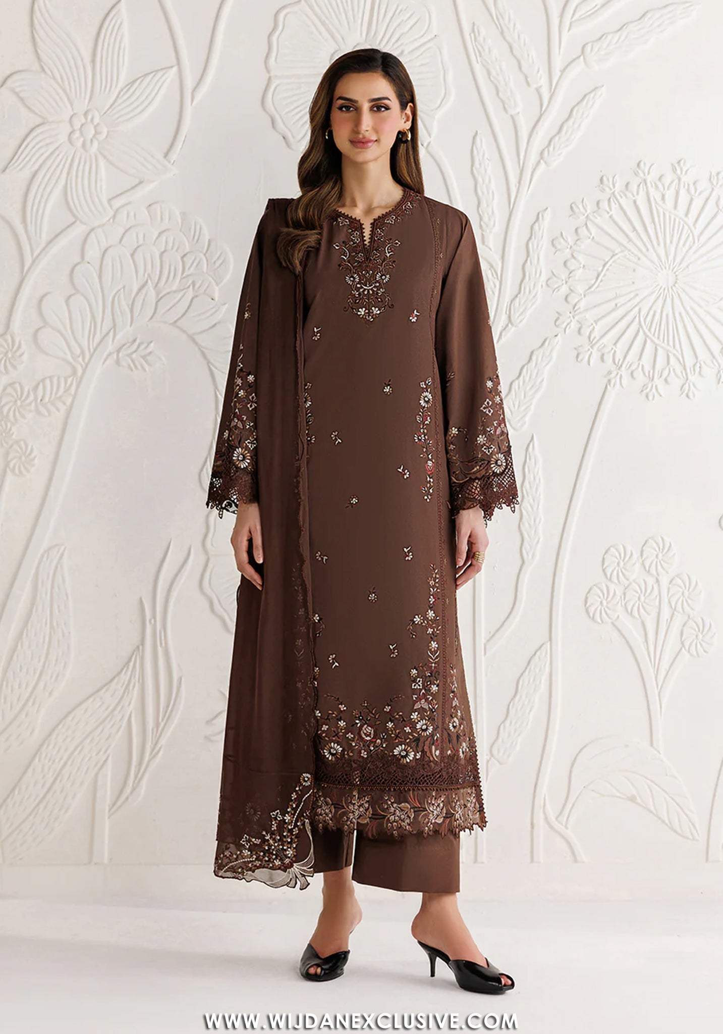 Iznik unstitched Embroidered Exclusive Lawn  Collection - 2026 (UE-686)