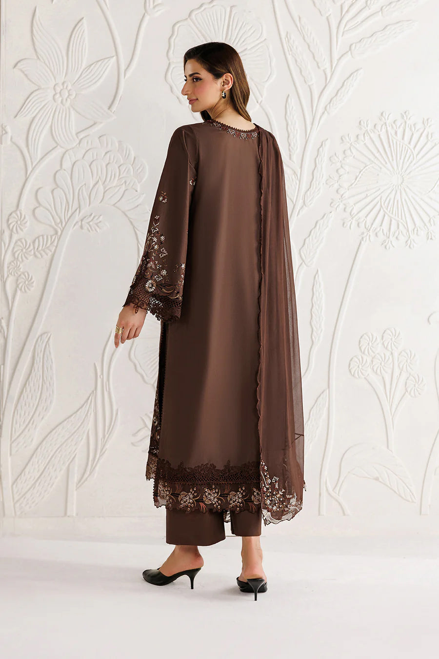 Iznik unstitched Embroidered Exclusive Lawn  Collection - 2026 (UE-686)