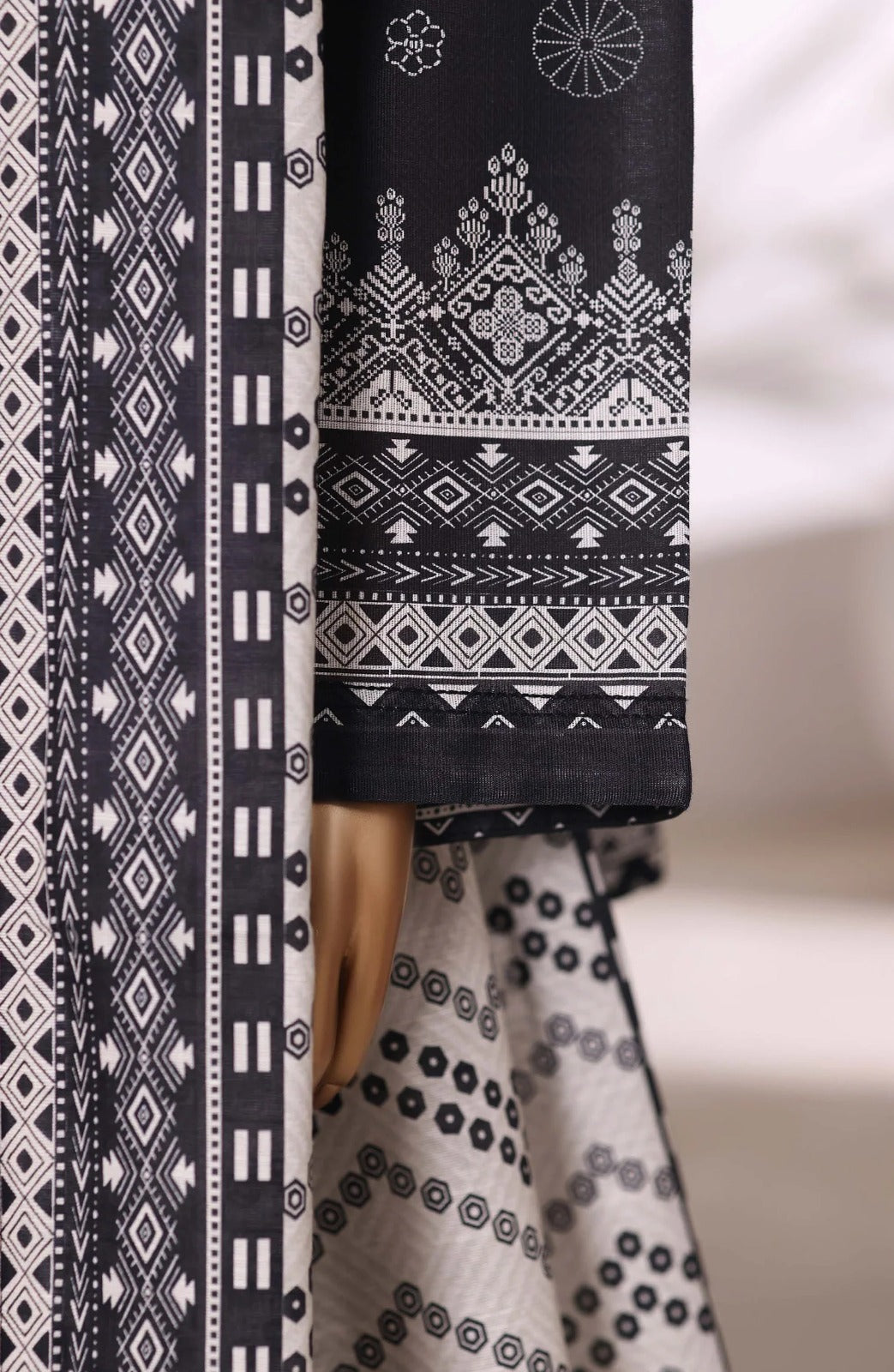 Sadabahar Printed Stitched Khaddar 3PC Collection - 2025 (BLACK D-07)